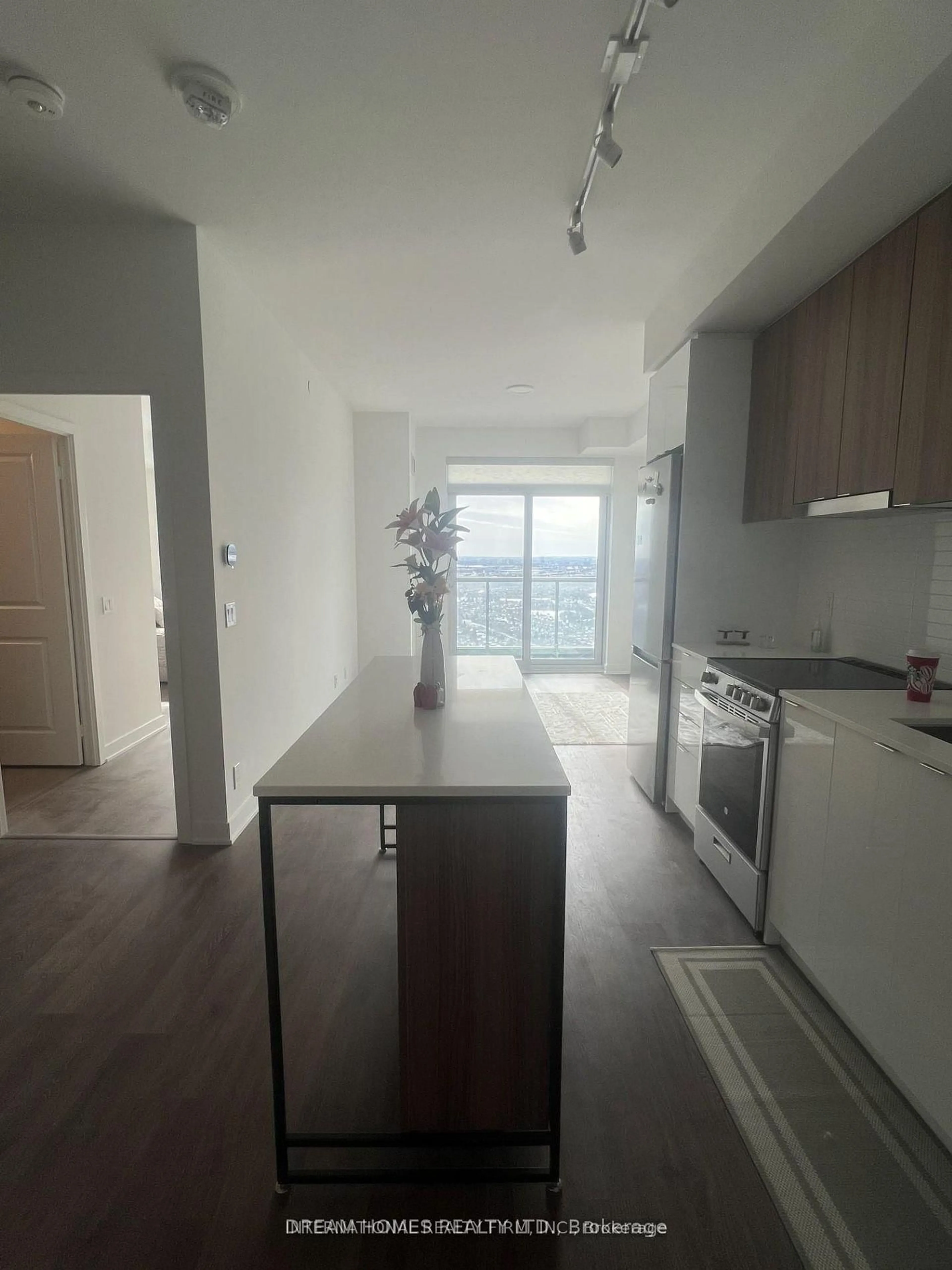 Standard kitchen, unknown for 30 Upper Mall Way #3303, Vaughan Ontario L4J 0L7