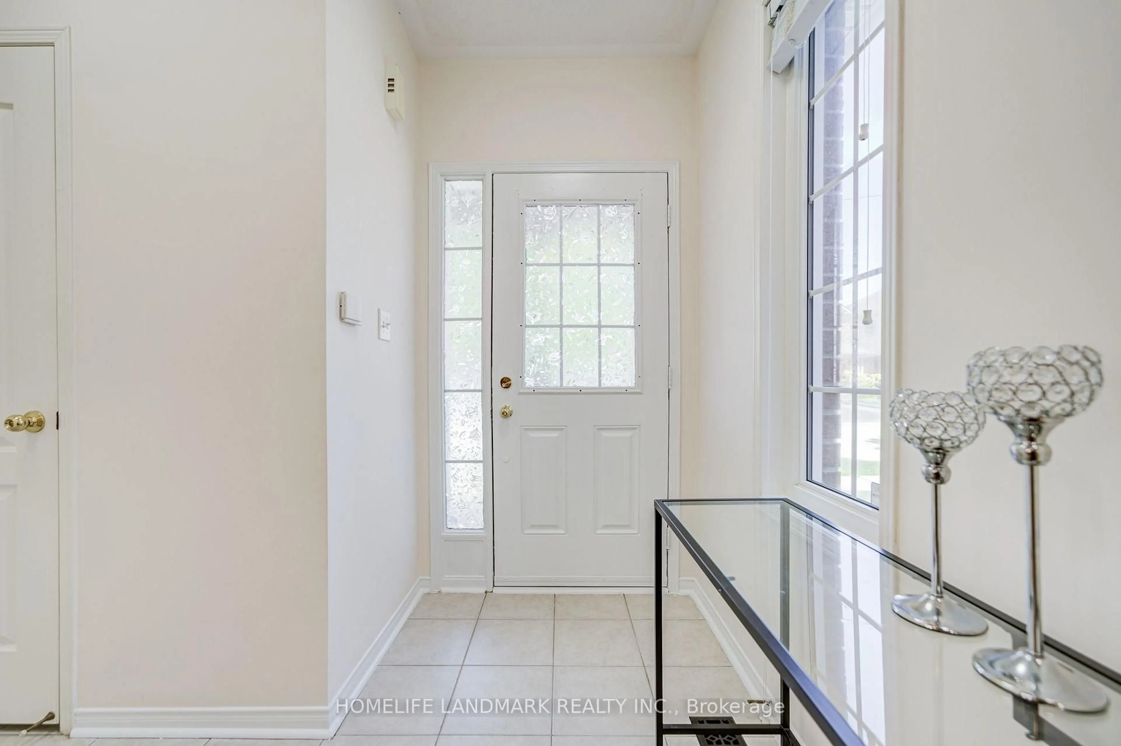 Indoor entryway for 20 Richard Coulson Cres, Whitchurch-Stouffville Ontario L4A 0G7