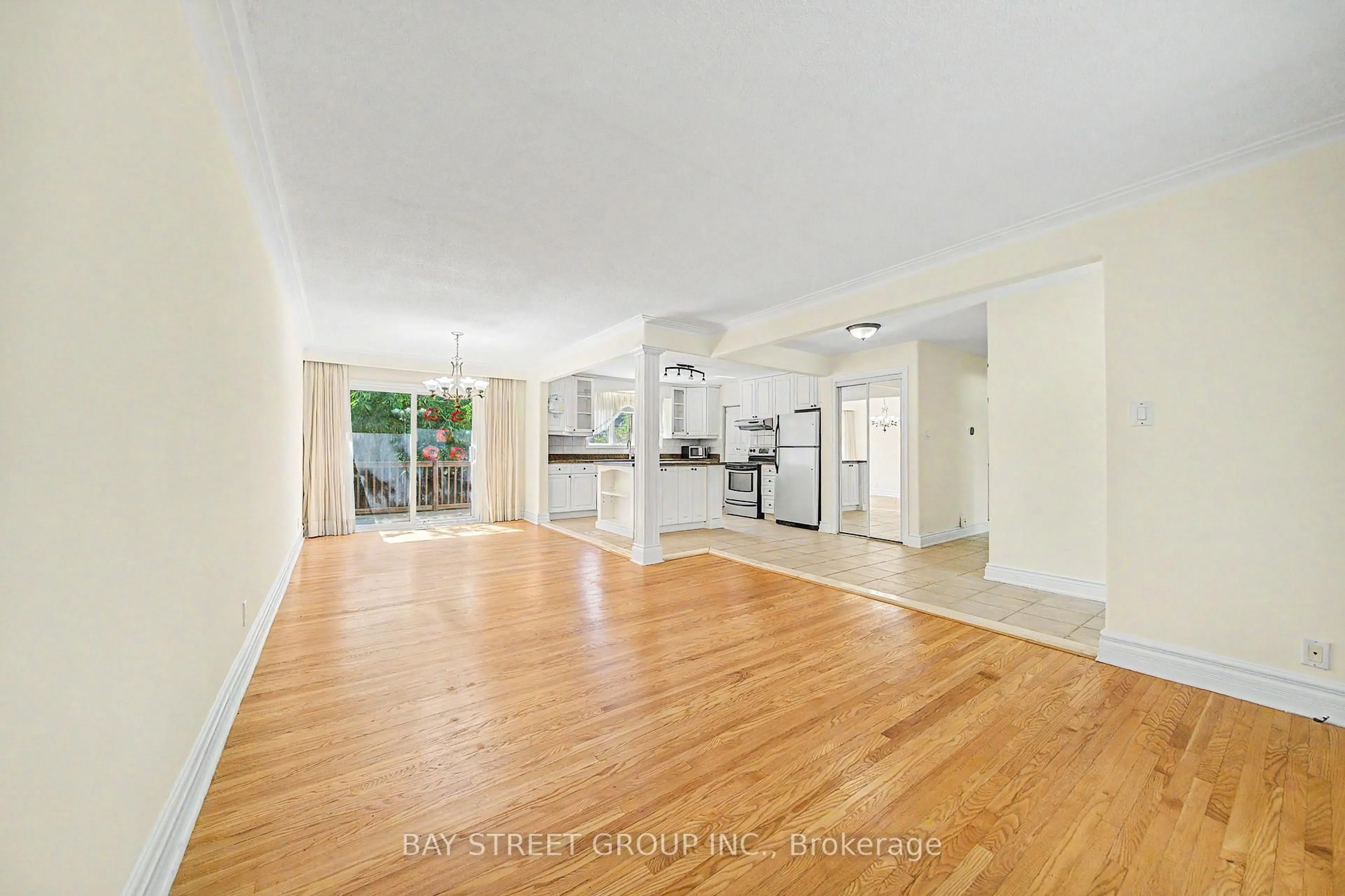 Open concept kitchen, unknown for 32 Alanadale Ave, Markham Ontario L3P 1S3