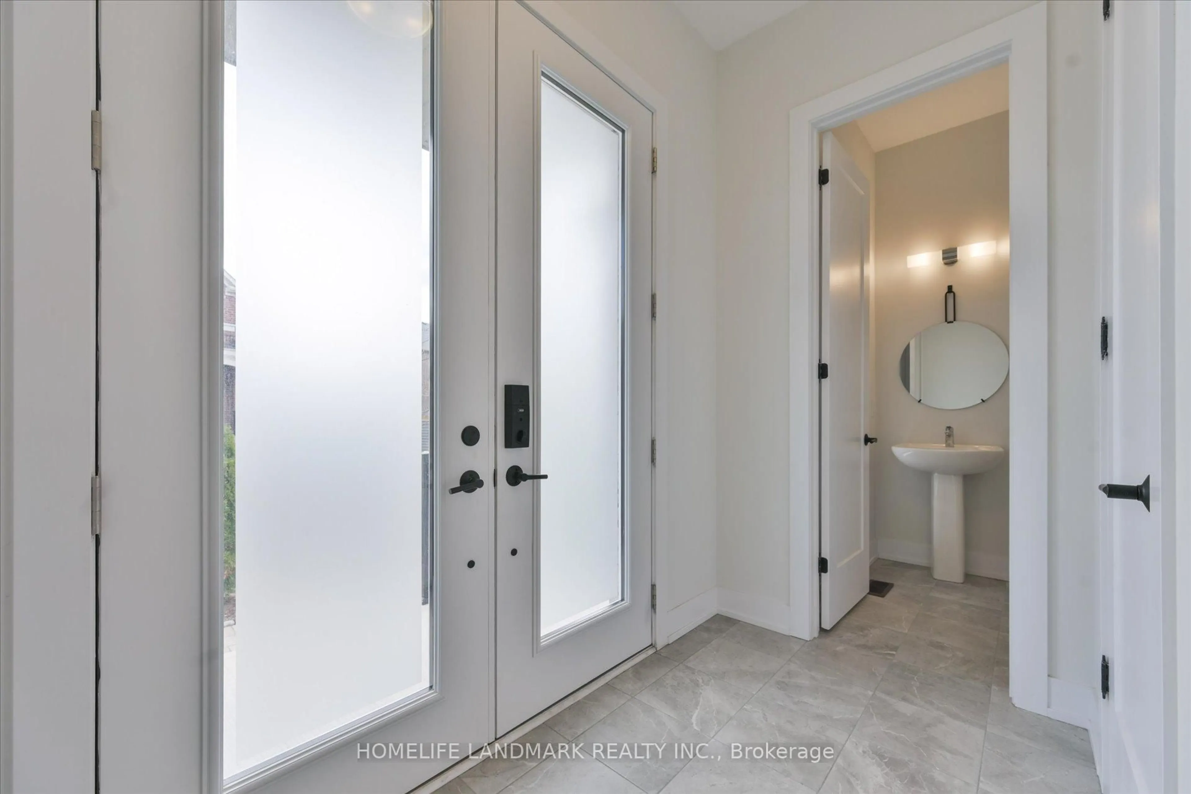 Indoor entryway for 108 Pine Hill Cres, Aurora Ontario L4G 3X9
