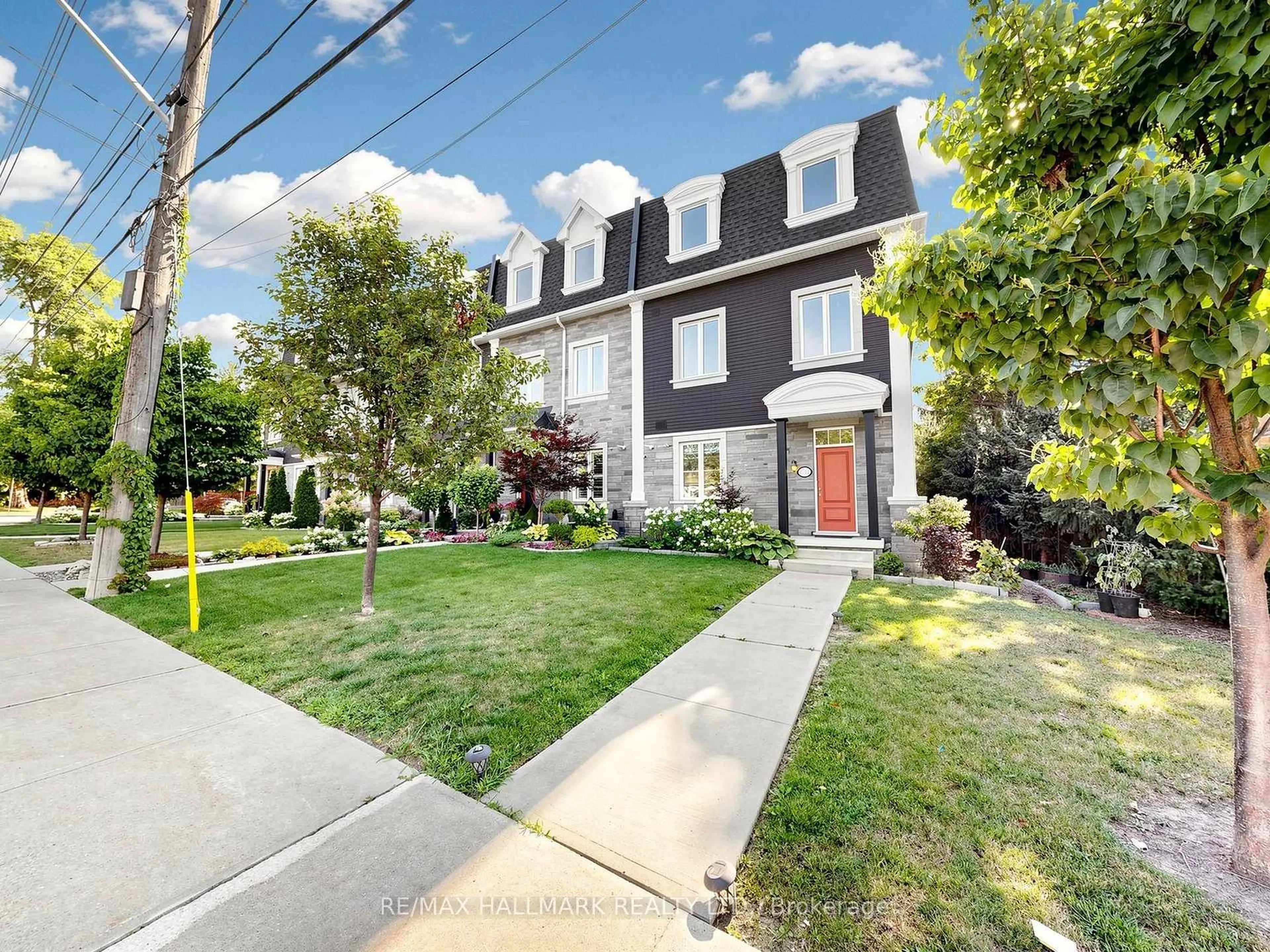 A pic from outside/outdoor area/front of a property/back of a property/a pic from drone, street for 8313 Islington Ave, Vaughan Ontario L4L 1X1