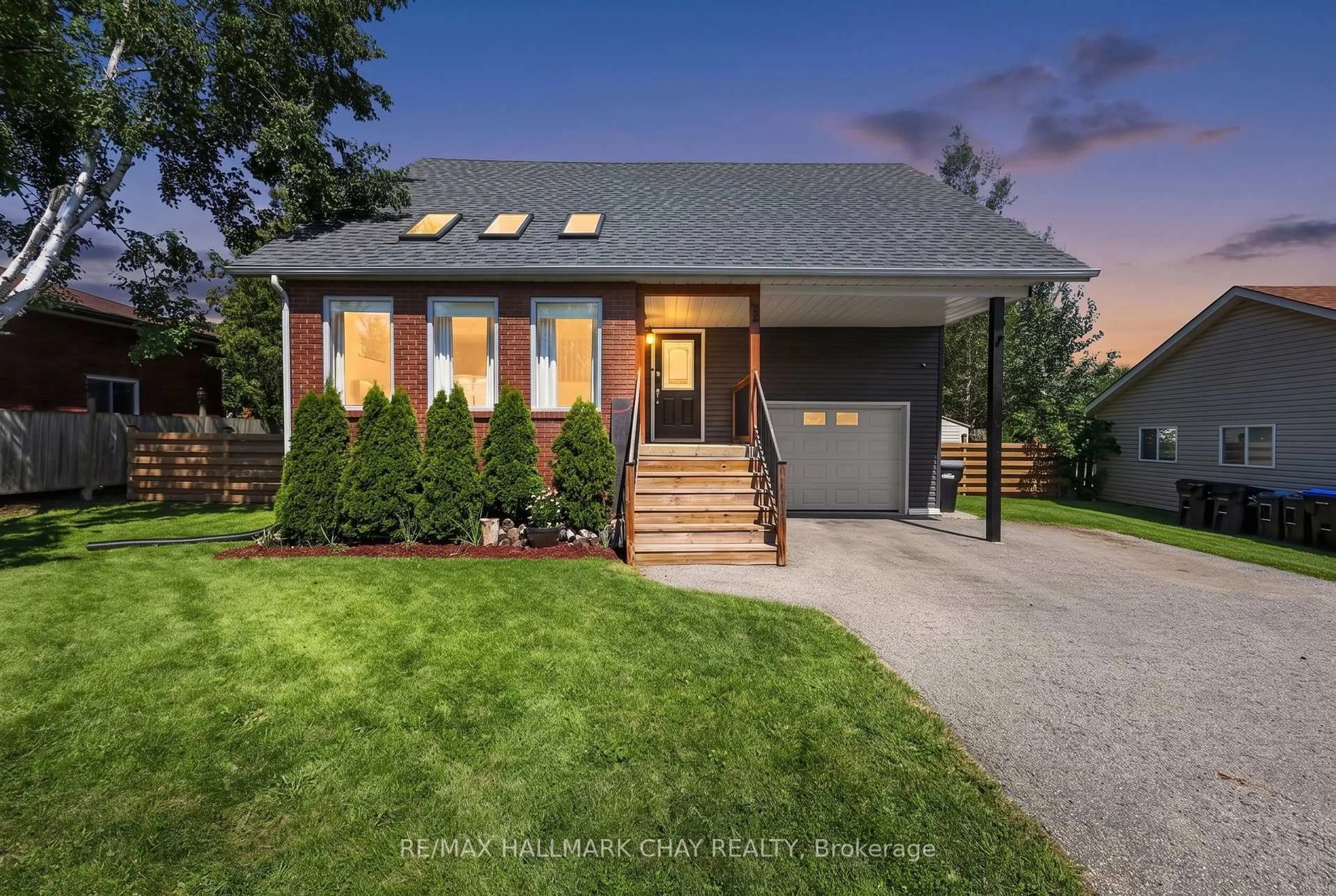 Home with brick exterior material, street for 940 Nantyr Dr, Innisfil Ontario L9S 1S7