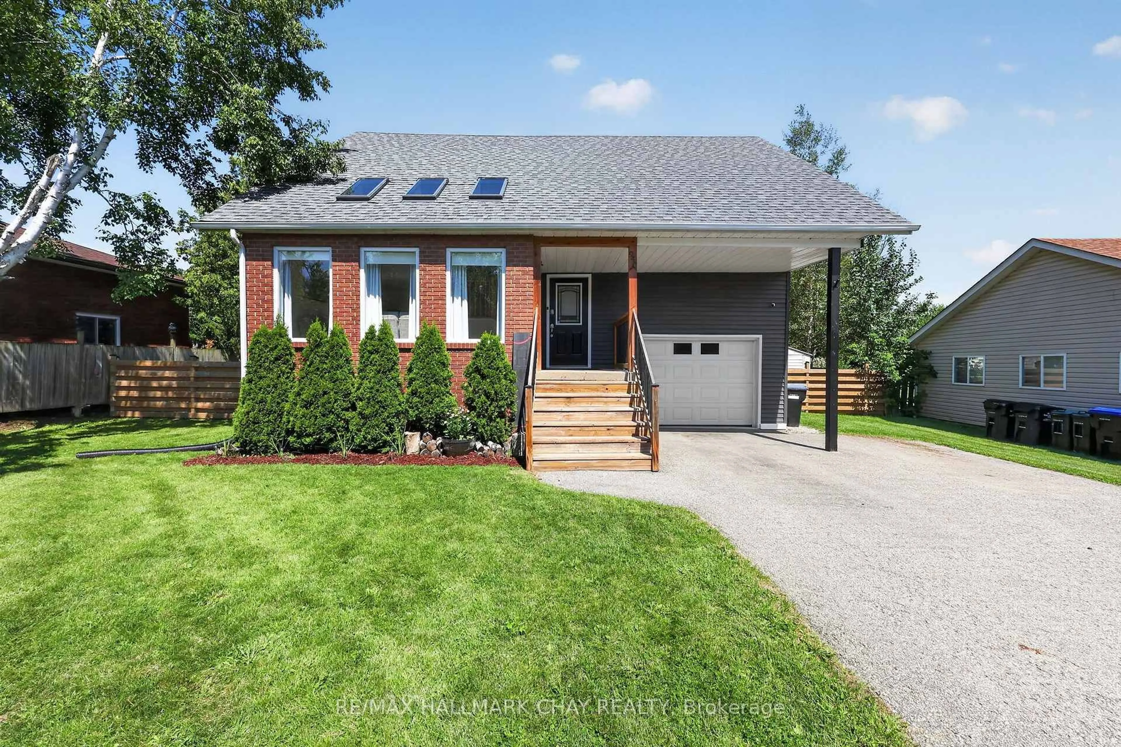 Home with brick exterior material, street for 940 Nantyr Dr, Innisfil Ontario L9S 1S7