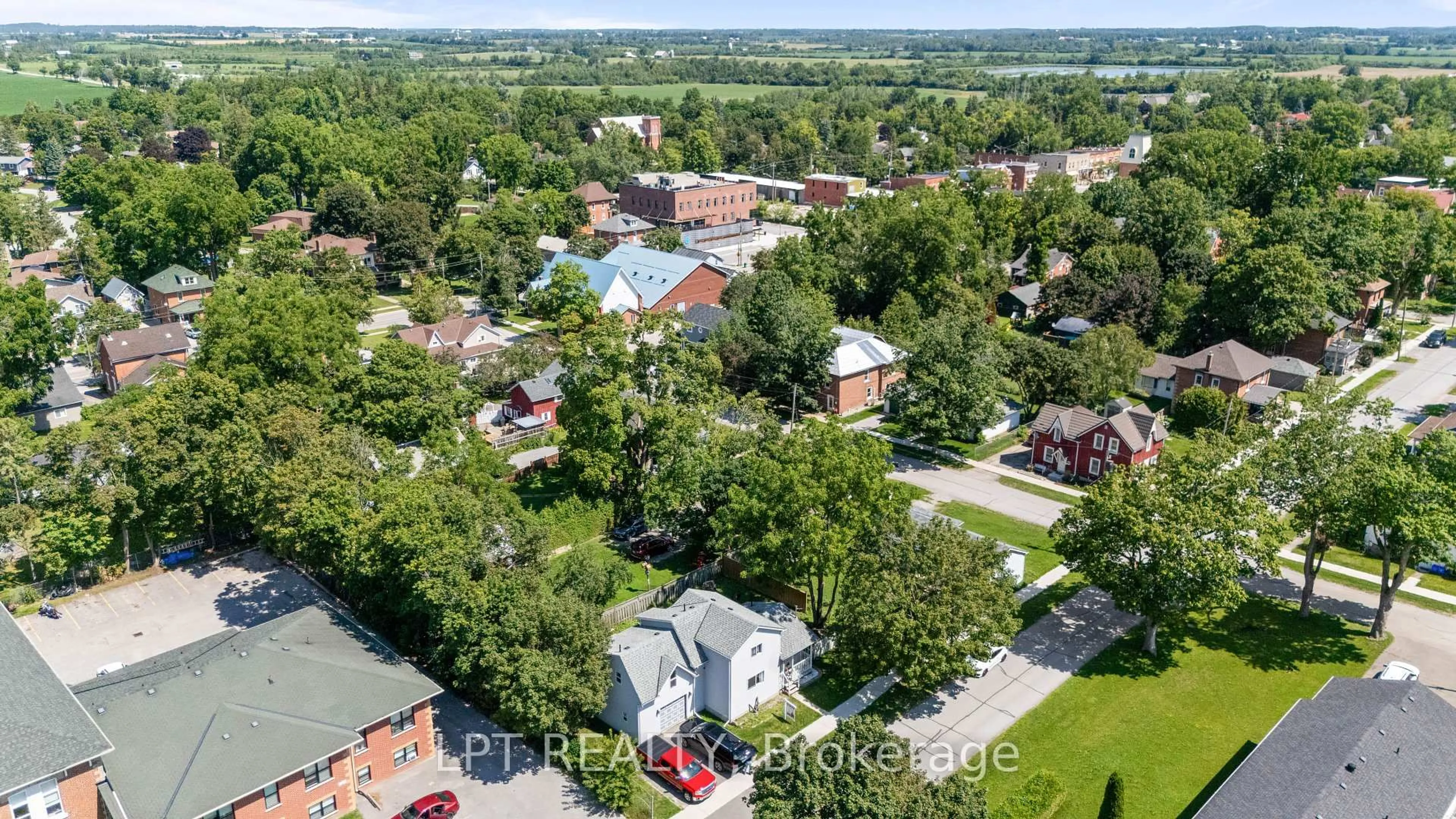 A pic from outside/outdoor area/front of a property/back of a property/a pic from drone, street for 77 Munro St West St, Brock Ontario L0E 1E0