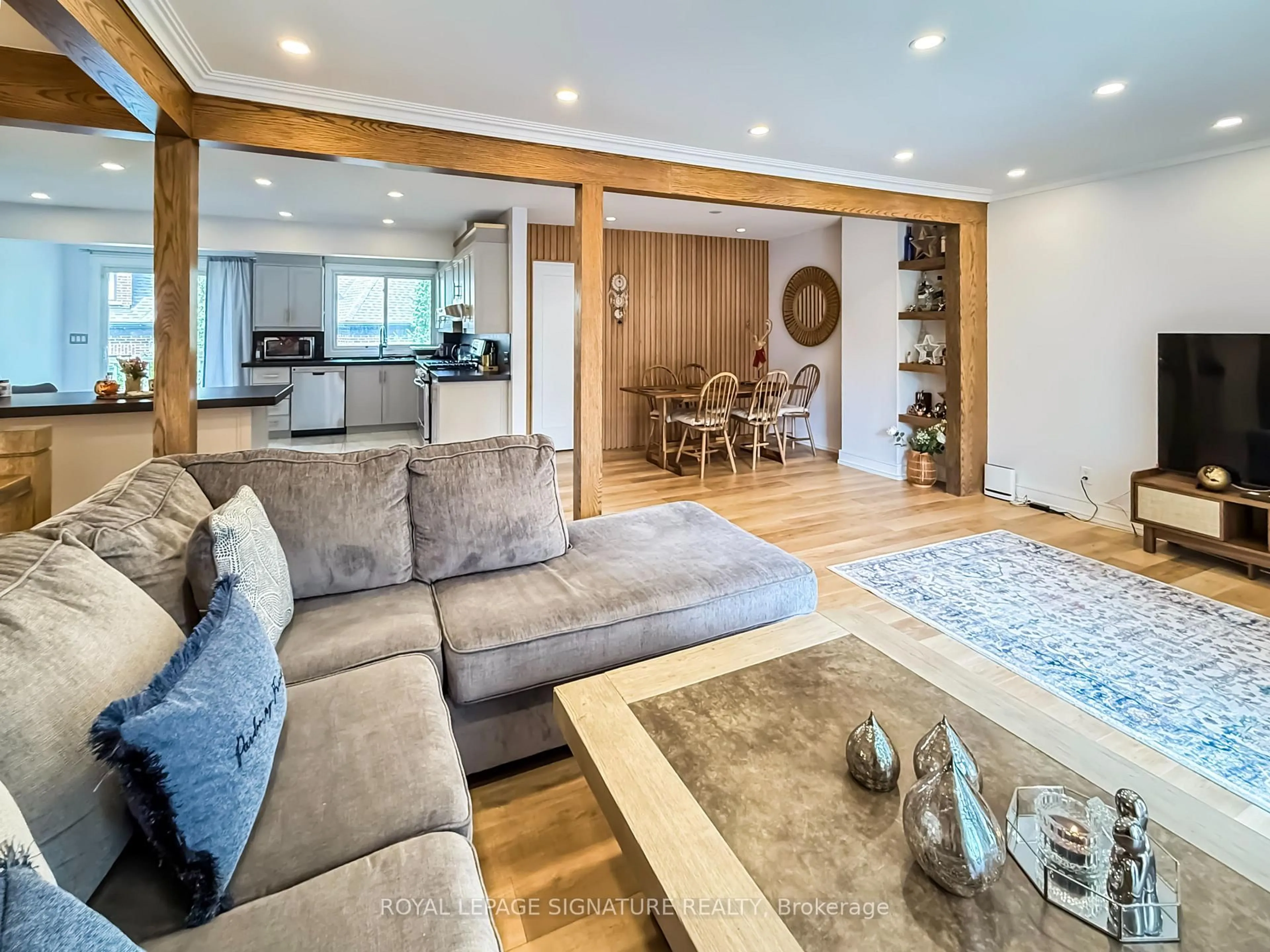Living room with furniture, unknown for 116 Sunset Beach Rd, Richmond Hill Ontario L4E 3G7