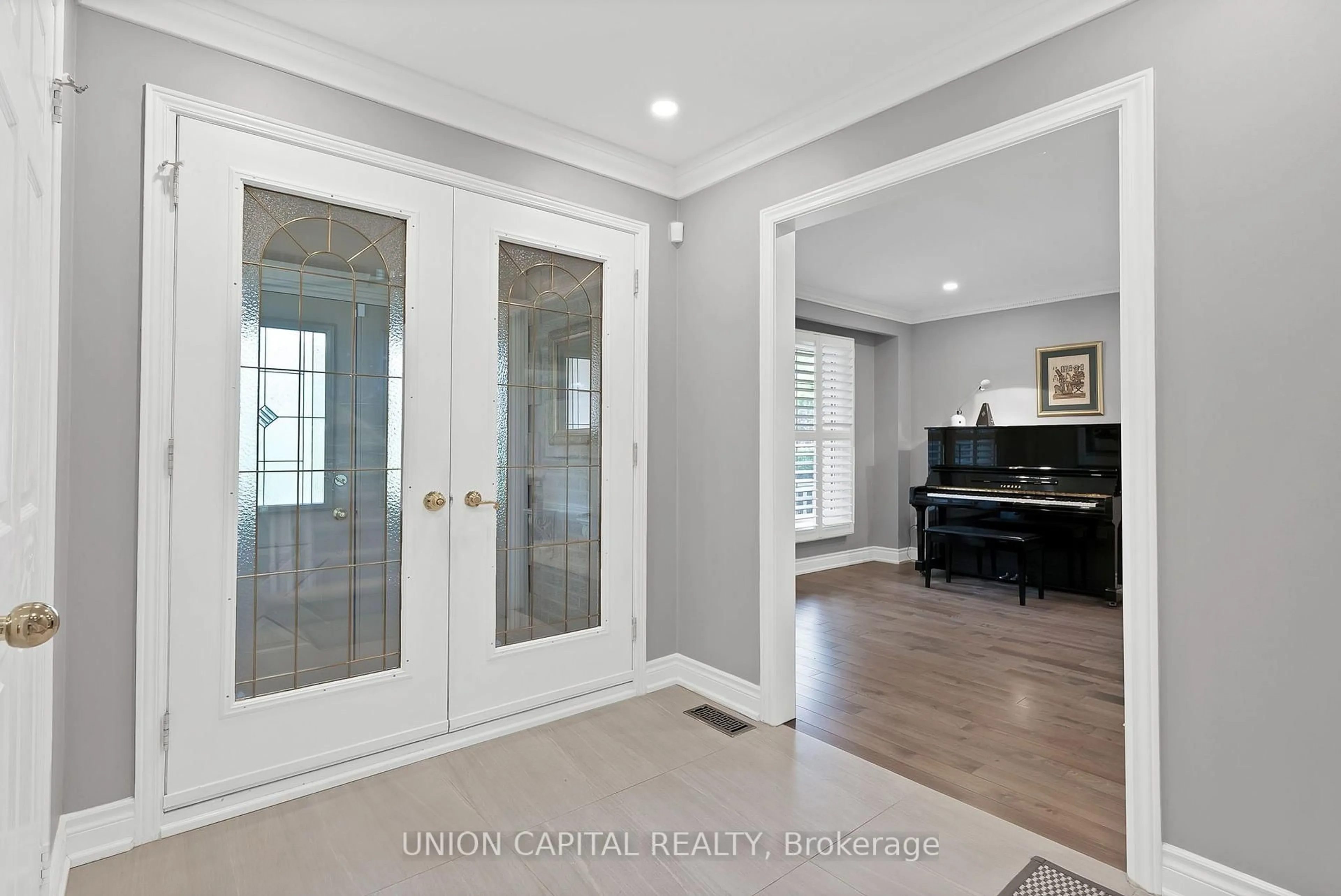 Indoor entryway for 35 McCarty Cres, Markham Ontario L3P 4R4