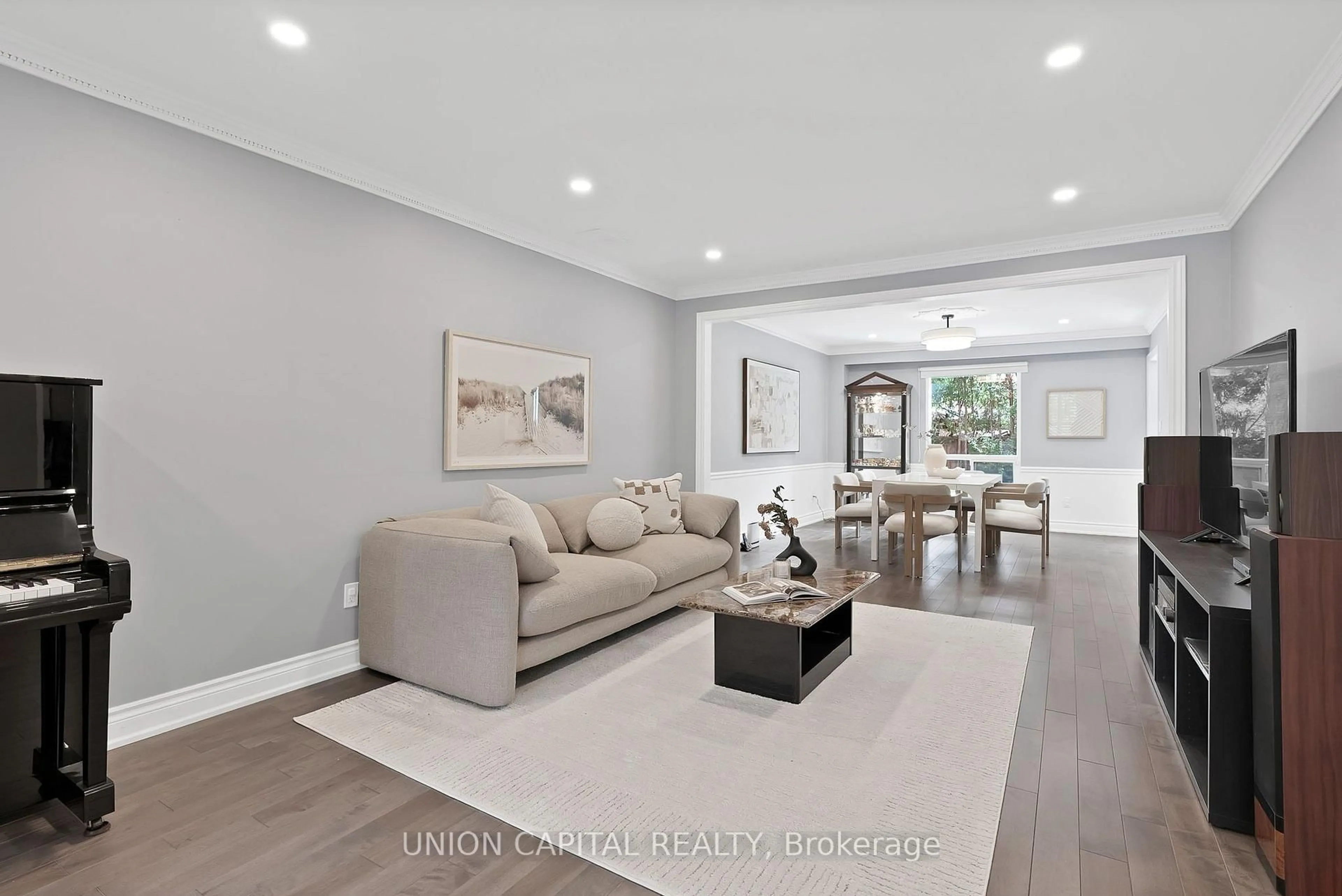 Living room with furniture, unknown for 35 McCarty Cres, Markham Ontario L3P 4R4