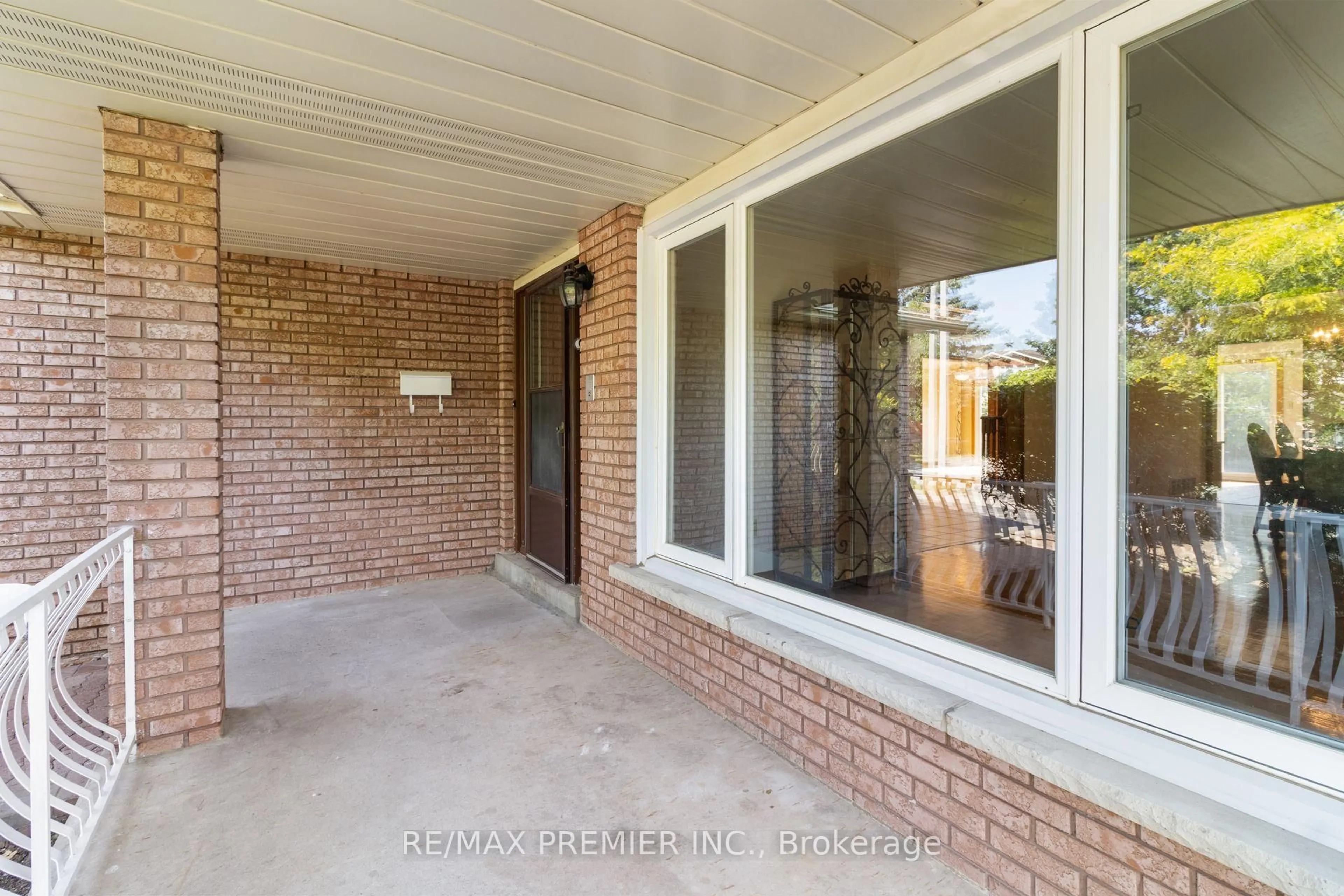 Home with brick exterior material, street for 28 Marevan Pl, Vaughan Ontario L4L 3H8