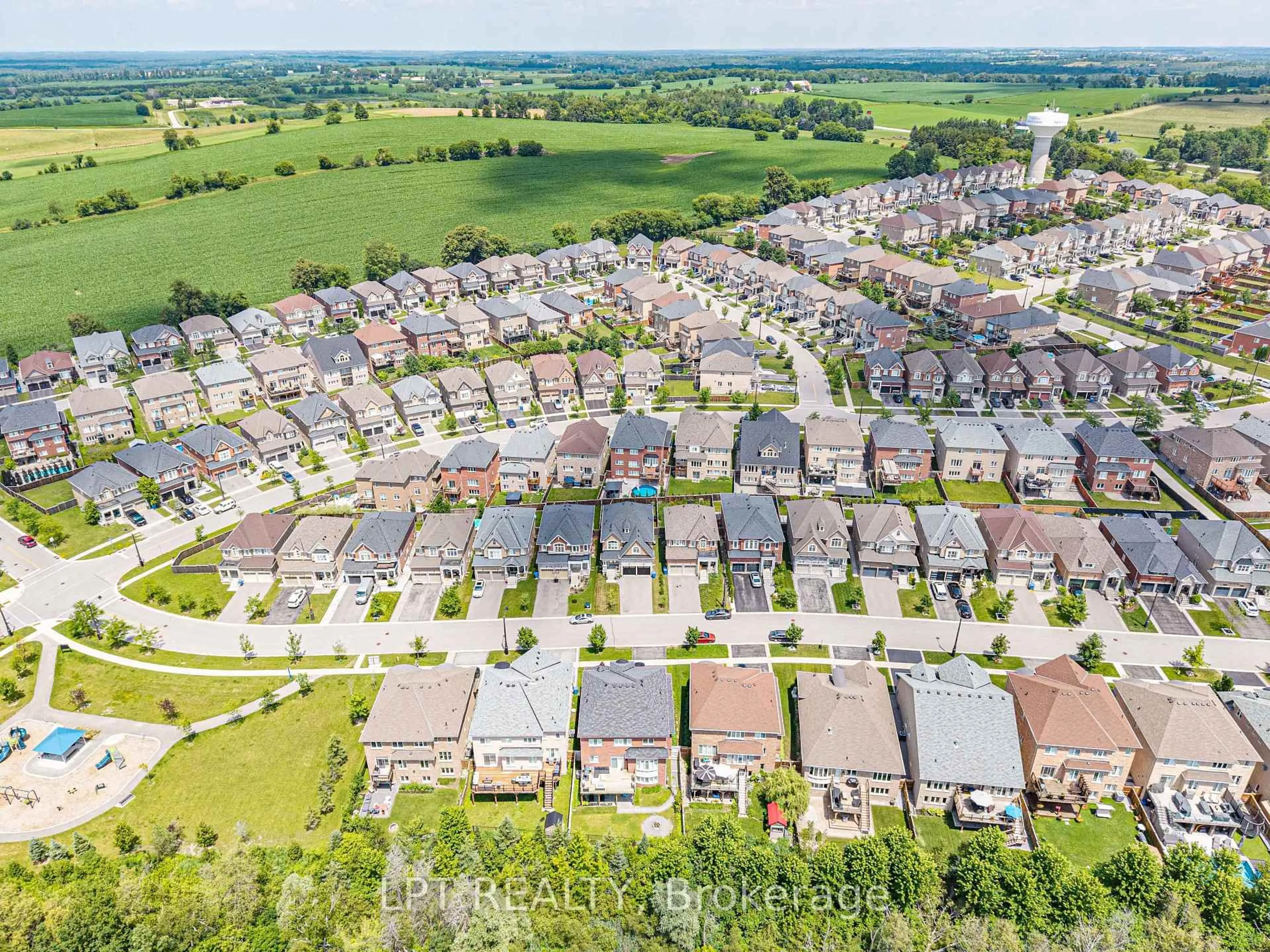 A pic from outside/outdoor area/front of a property/back of a property/a pic from drone, street for 20 Manor Forest Rd, East Gwillimbury Ontario L0G 1M0