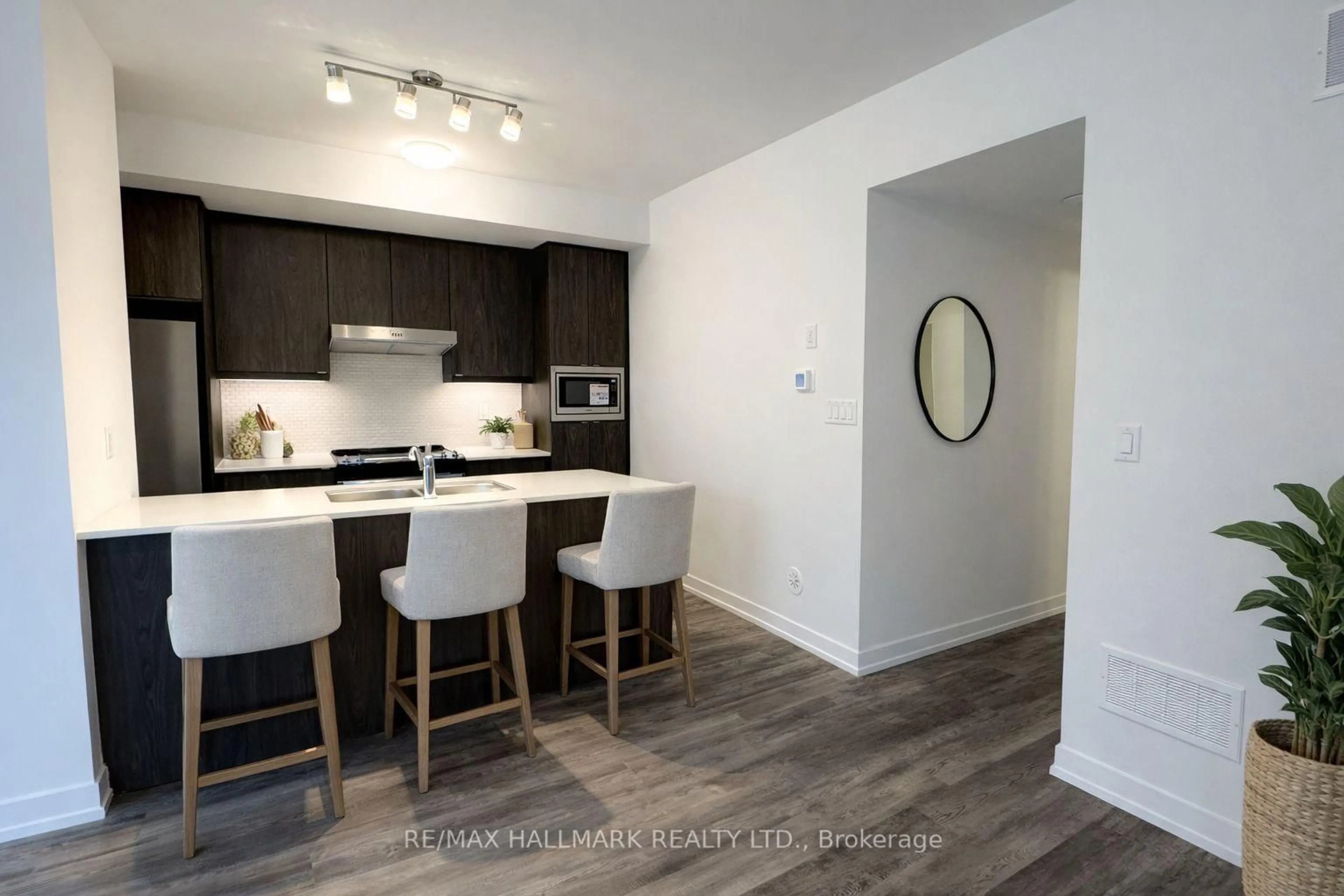 Open concept kitchen, wood/laminate floor for 51 Jefferson Sdrd #120, Richmond Hill Ontario L4E 1M1