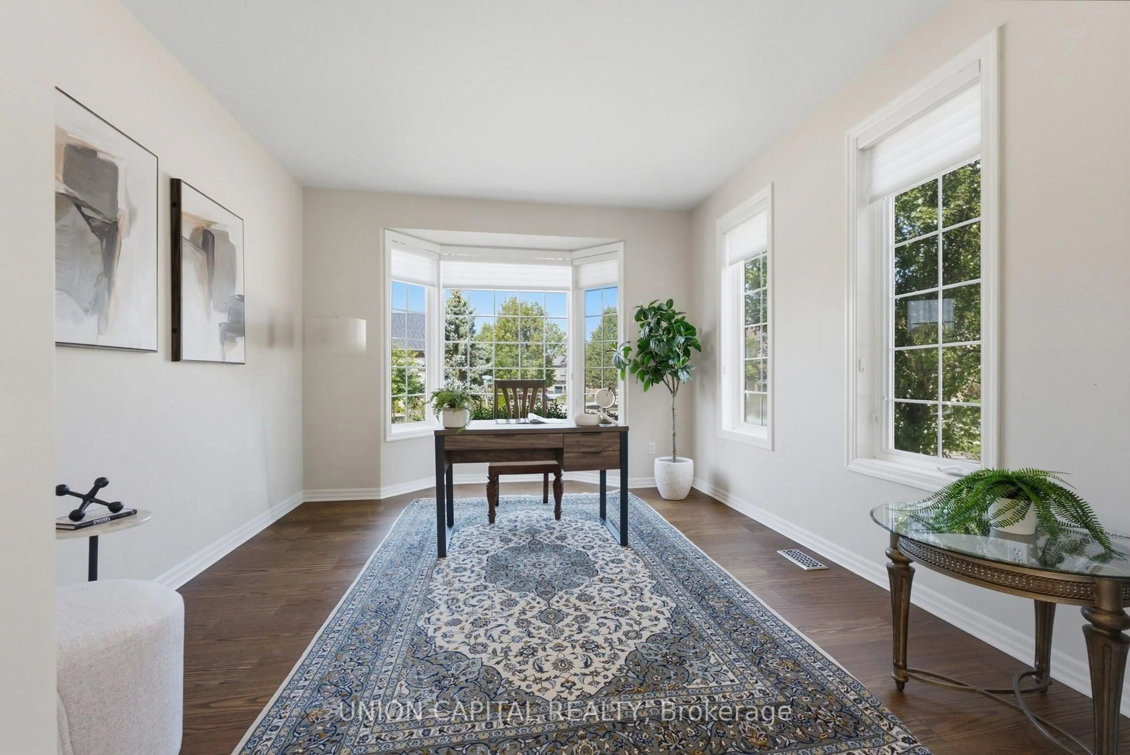 Indoor entryway for 33 Eakin Mill Rd, Markham Ontario L6E 1M7
