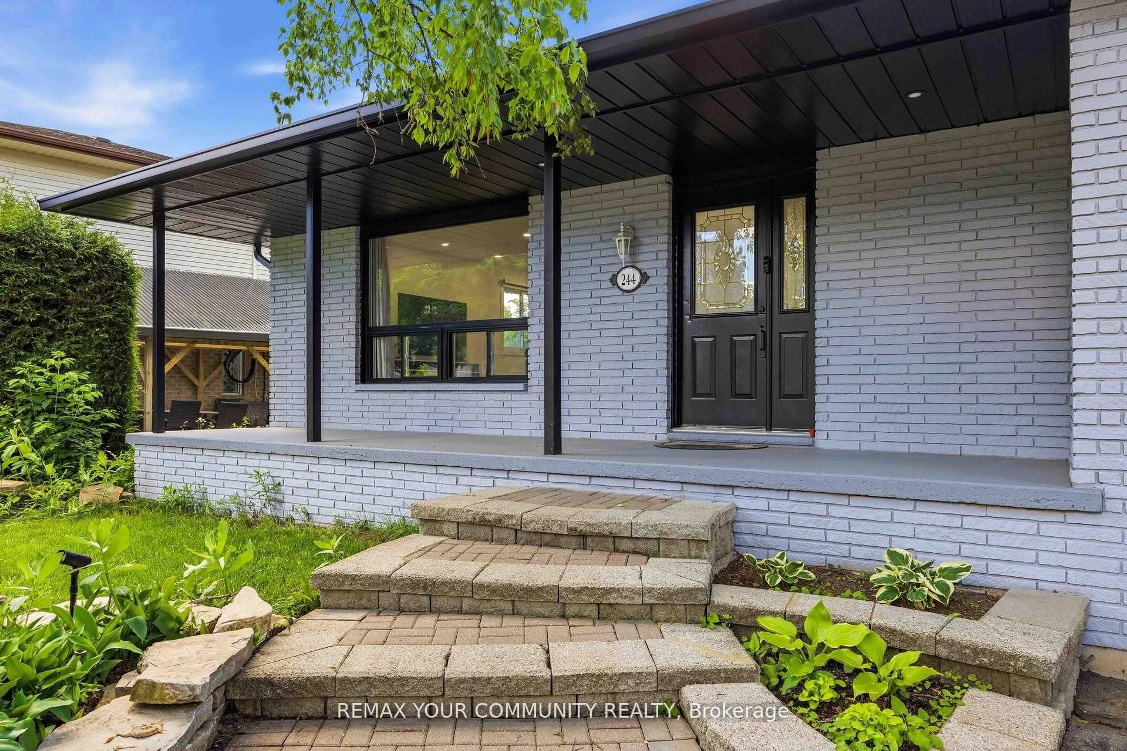 Home with brick exterior material, street for 244 East St, East Gwillimbury Ontario L9N 1K8