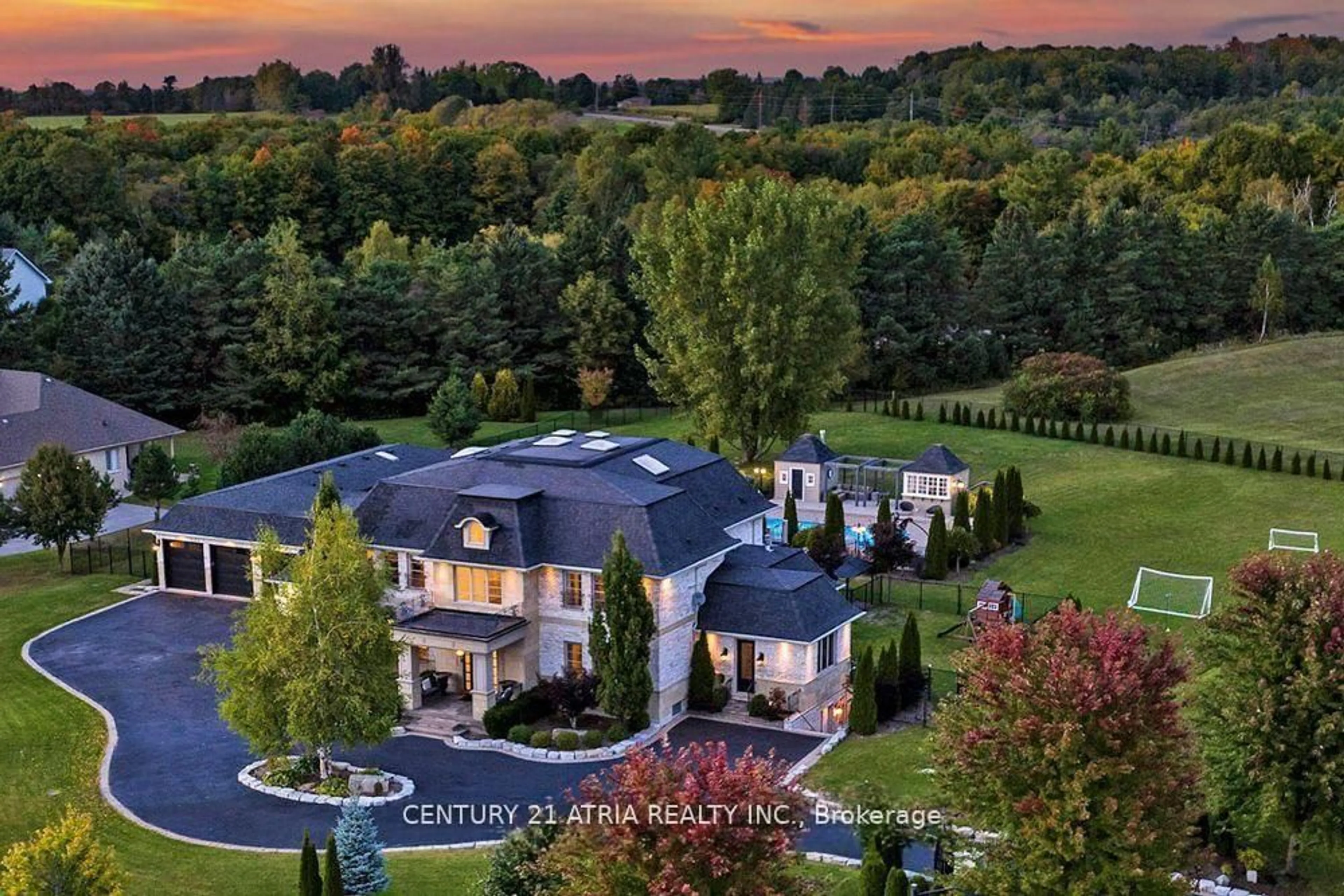 A pic from outside/outdoor area/front of a property/back of a property/a pic from drone, mountain view for 111 Lake Woods Dr, Whitchurch-Stouffville Ontario L4A 1P1