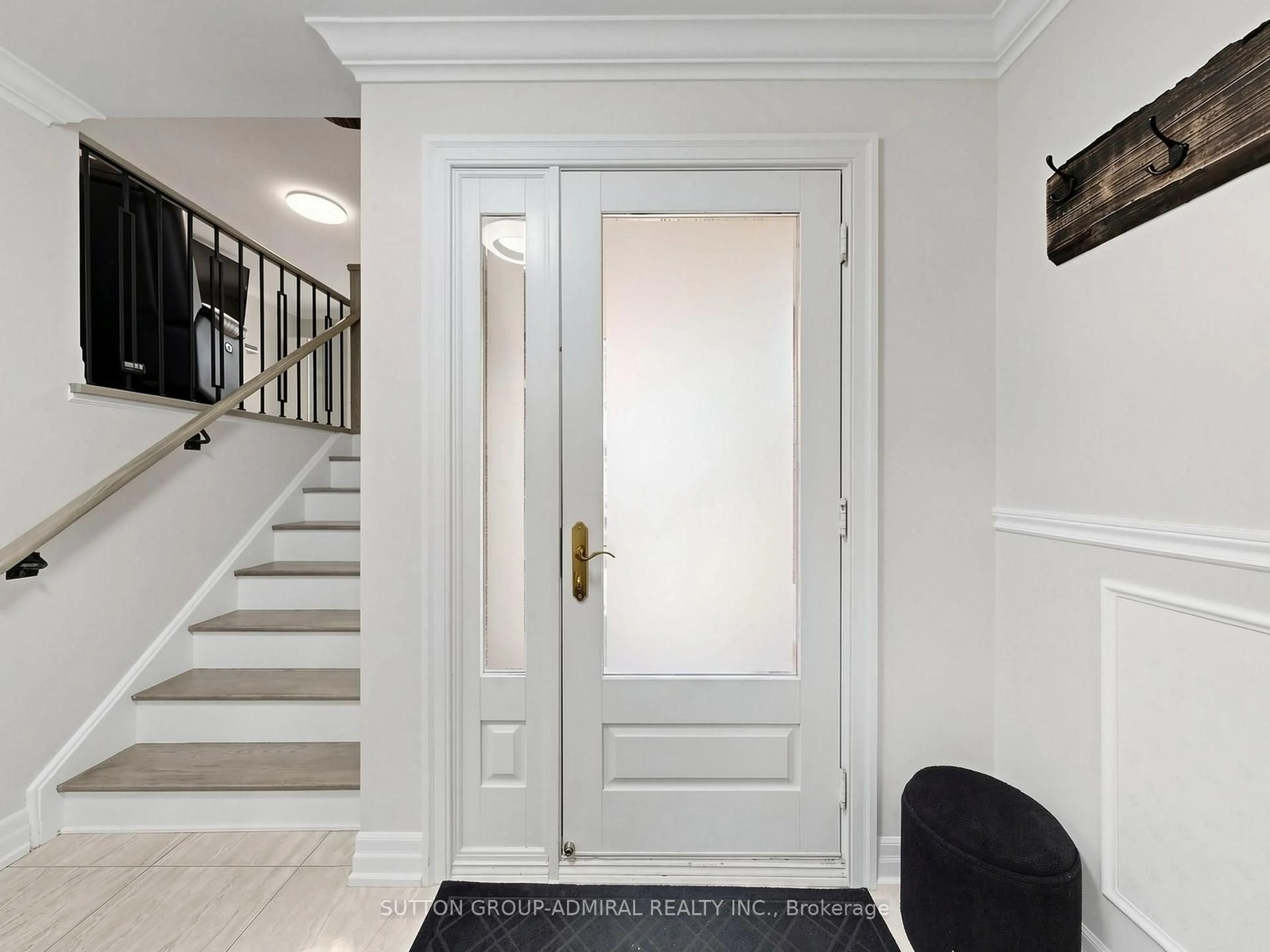 Indoor entryway for 11 Checker Crt, Vaughan Ontario L4J 5X4