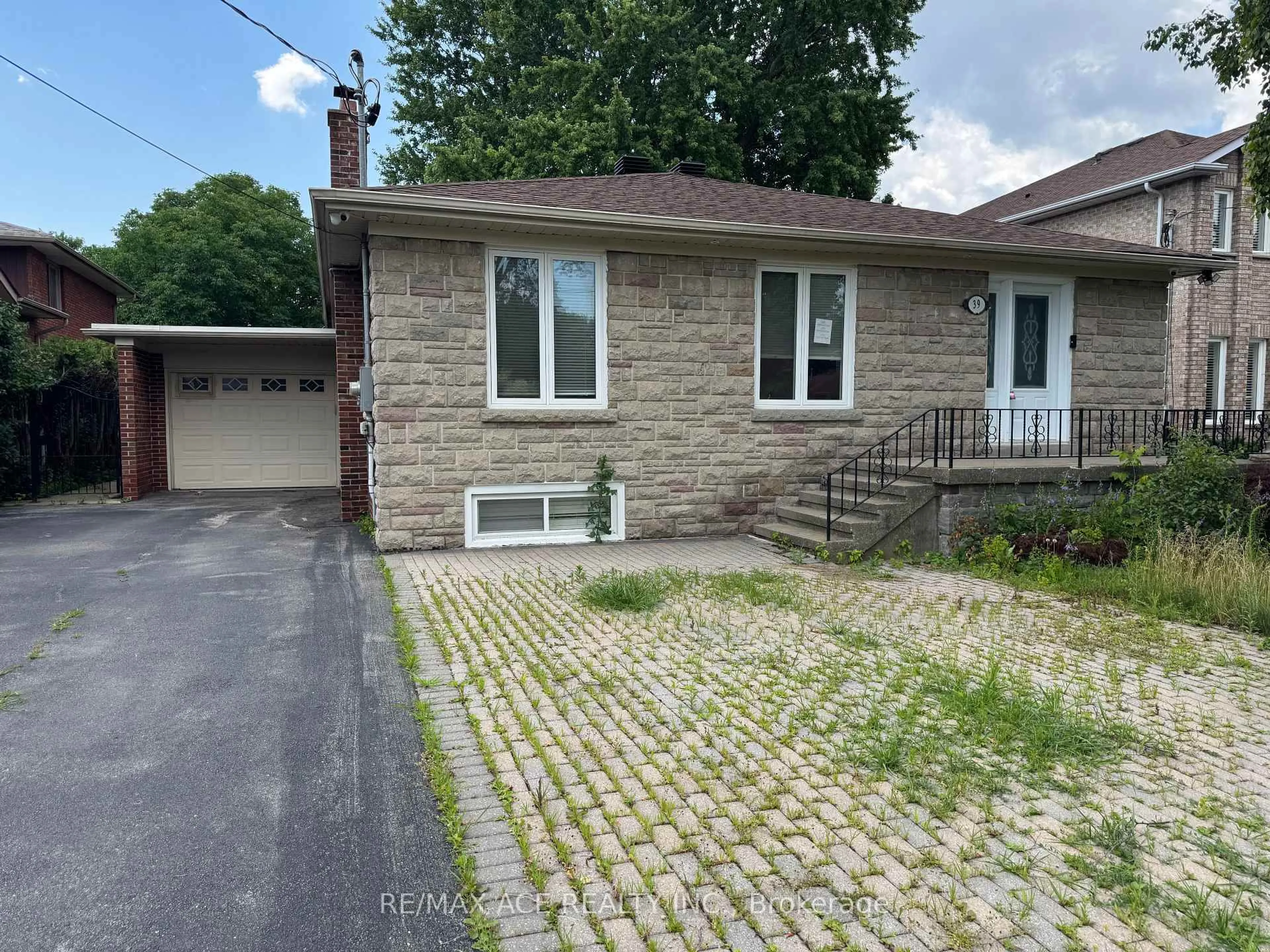 Unknown for 39 Oak Ave, Richmond Hill Ontario L4C 6R5