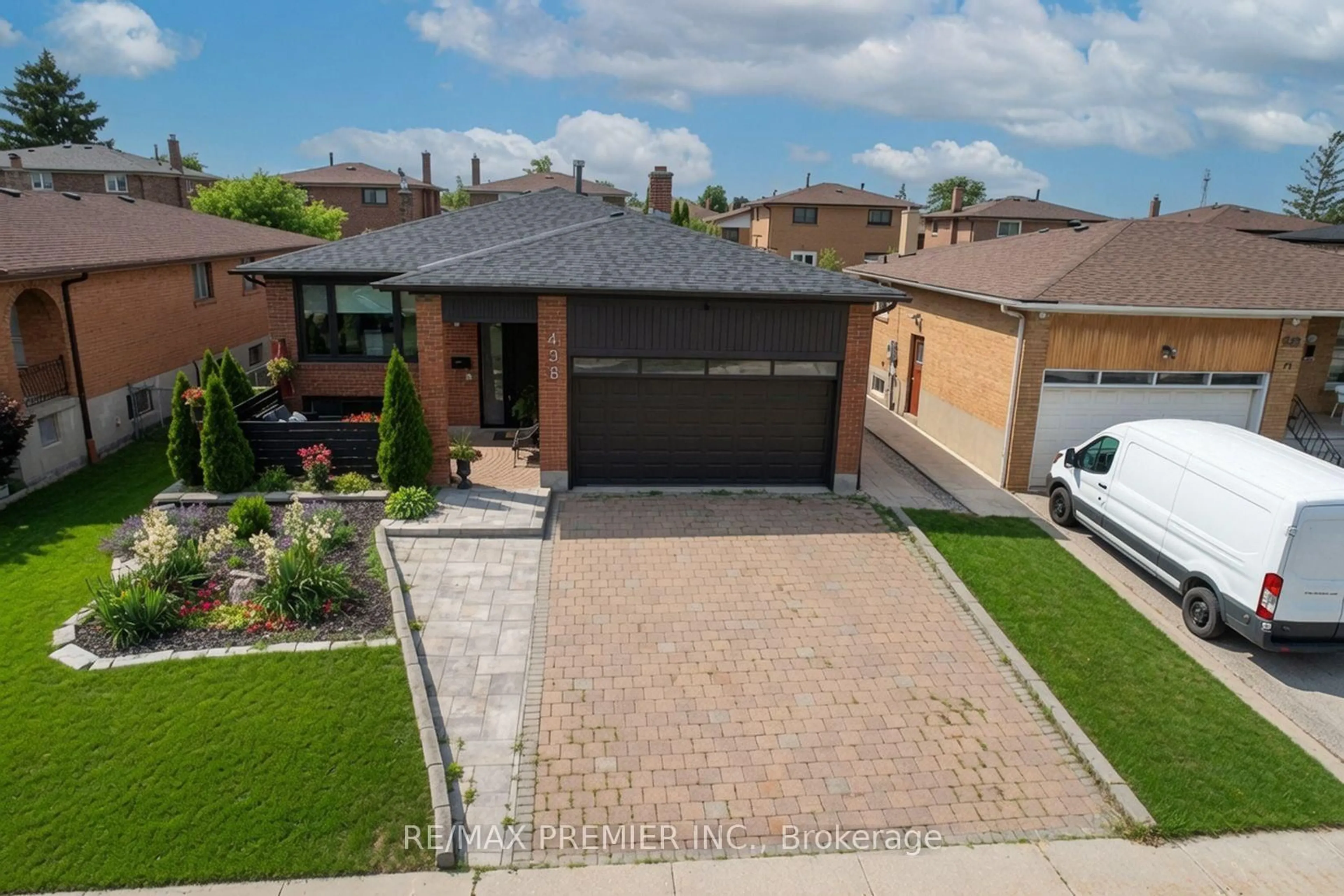 A pic from outside/outdoor area/front of a property/back of a property/a pic from drone, street for 438 Woodbridge Ave, Vaughan Ontario L4L 2T4