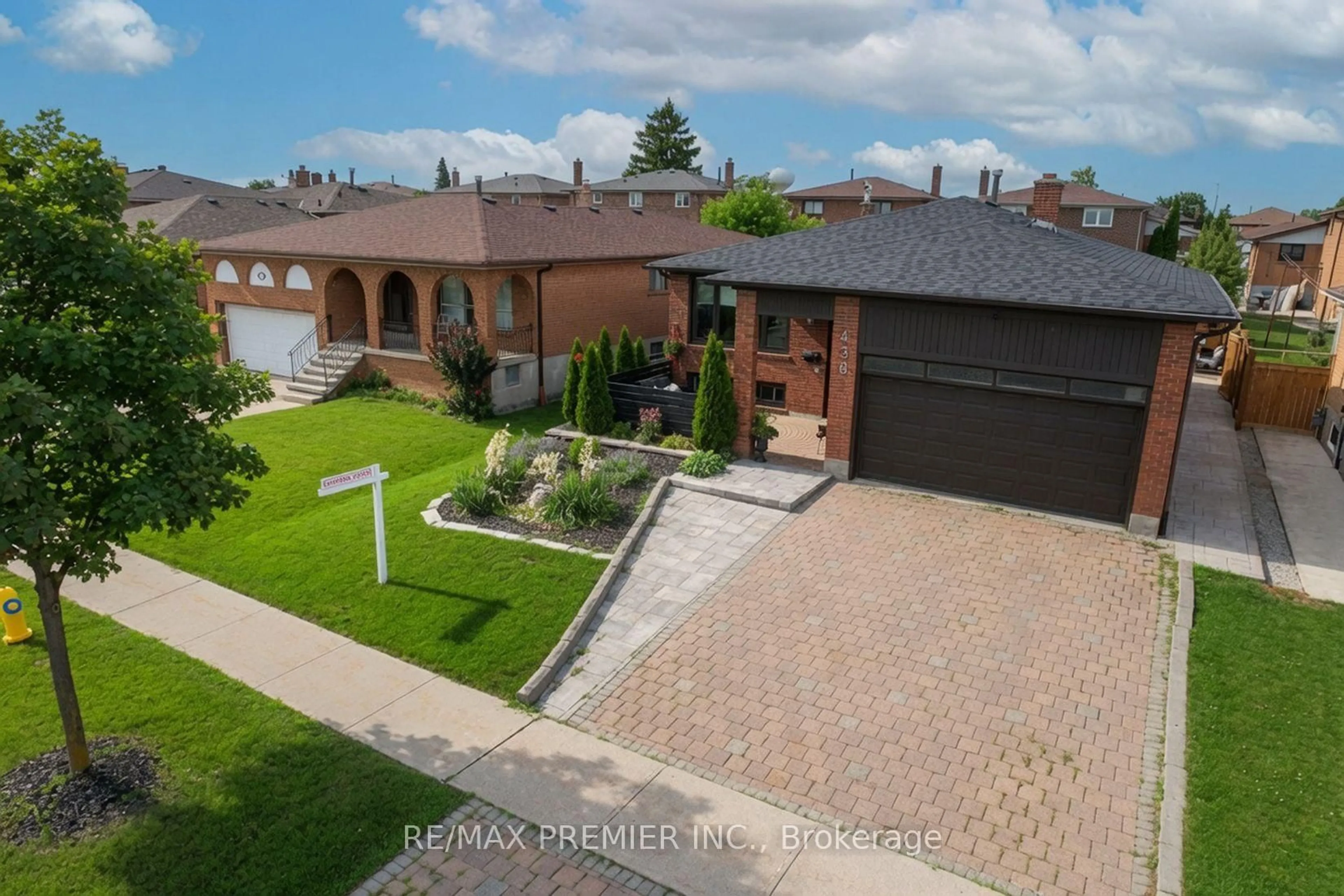 A pic from outside/outdoor area/front of a property/back of a property/a pic from drone, street for 438 Woodbridge Ave, Vaughan Ontario L4L 2T4