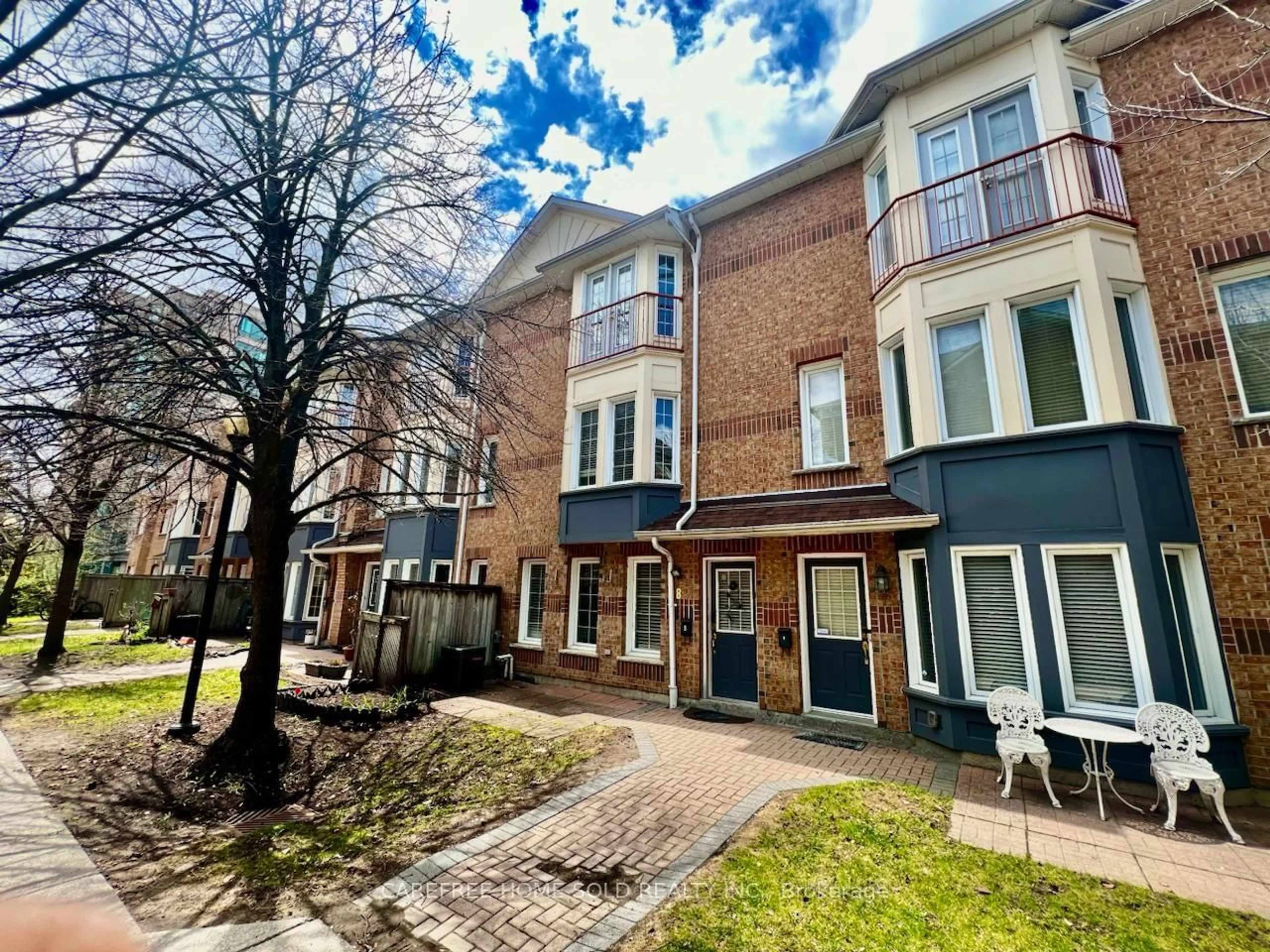 A pic from outside/outdoor area/front of a property/back of a property/a pic from drone, street for 151 Townsgate Dr #8, Vaughan Ontario L4J 8J7