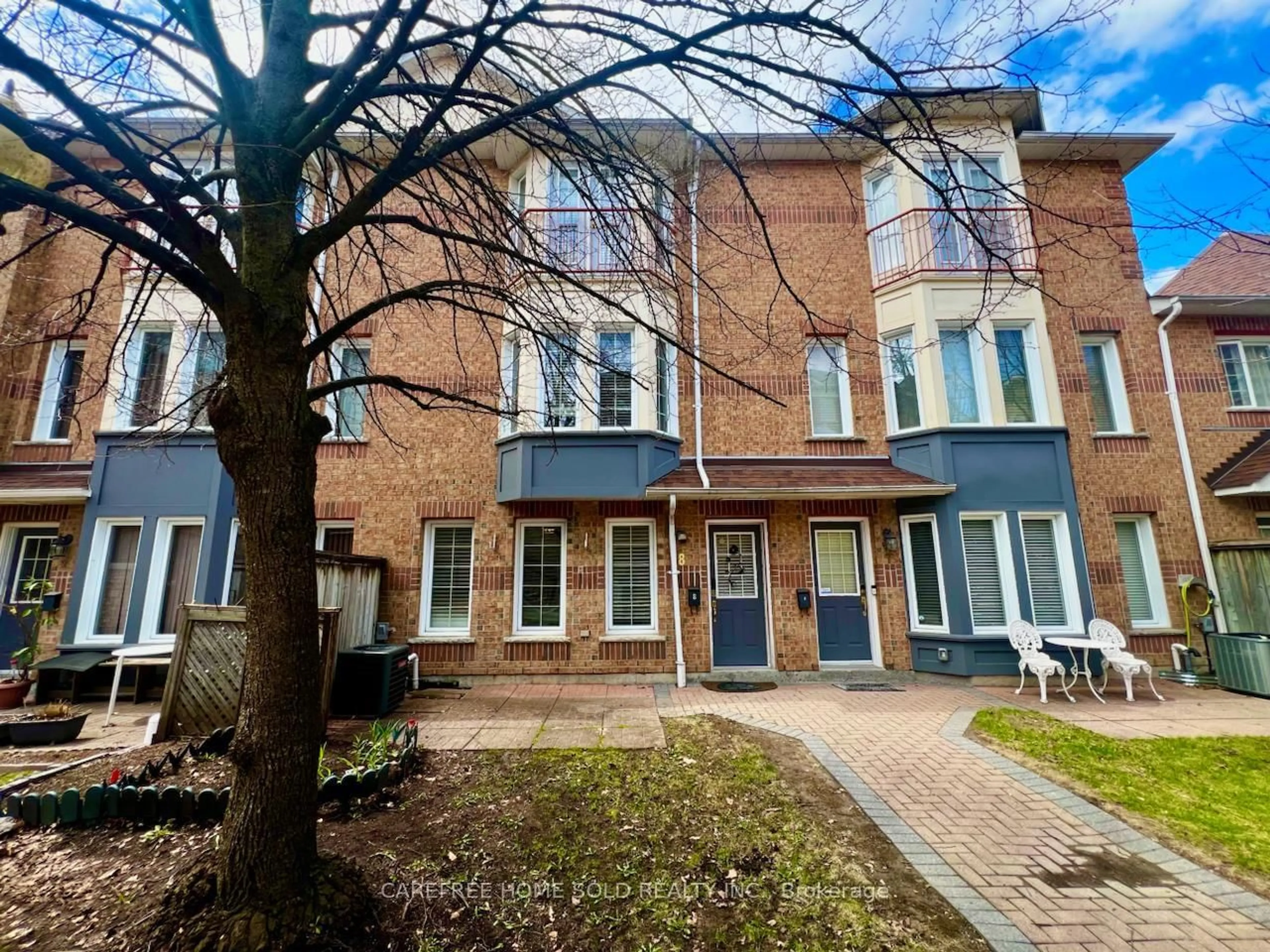 A pic from outside/outdoor area/front of a property/back of a property/a pic from drone, street for 151 Townsgate Dr #8, Vaughan Ontario L4J 8J7