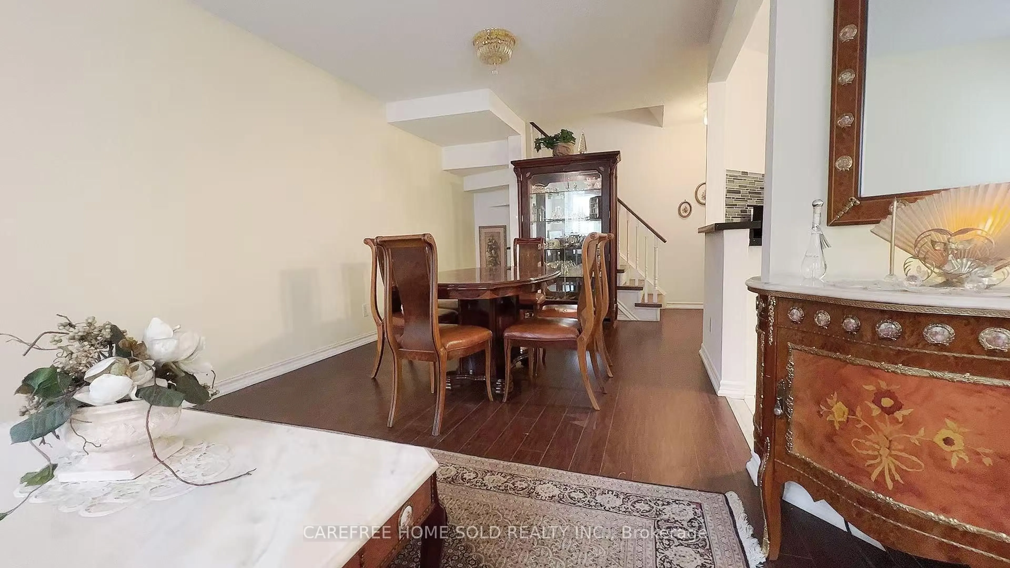 Dining room, wood/laminate floor for 151 Townsgate Dr #8, Vaughan Ontario L4J 8J7