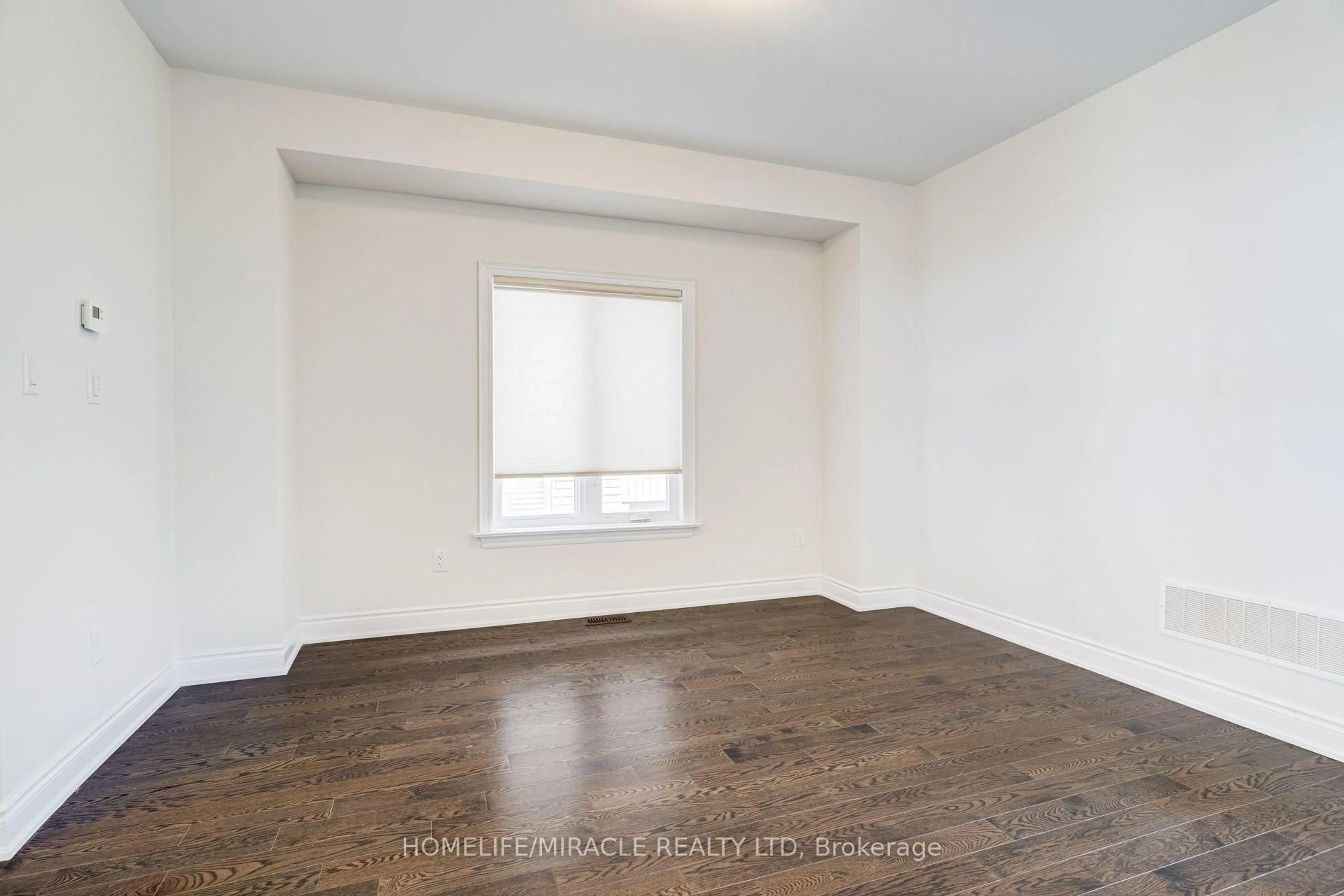 A pic of a room for 25 Lorne Thomas Pl, New Tecumseth Ontario L9R 0T8