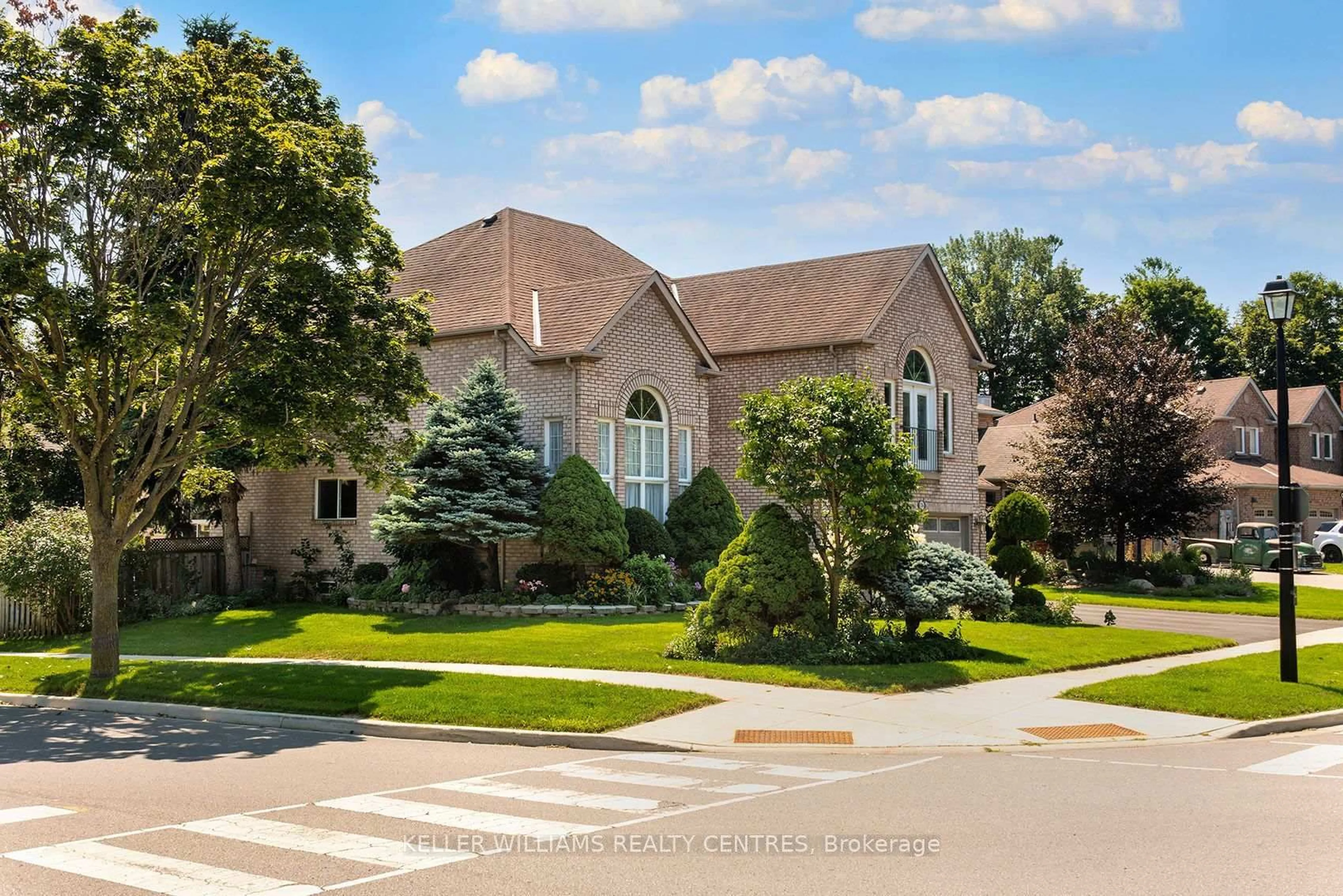 Home with brick exterior material, street for 376 Keith Ave, Newmarket Ontario L3X 1T5