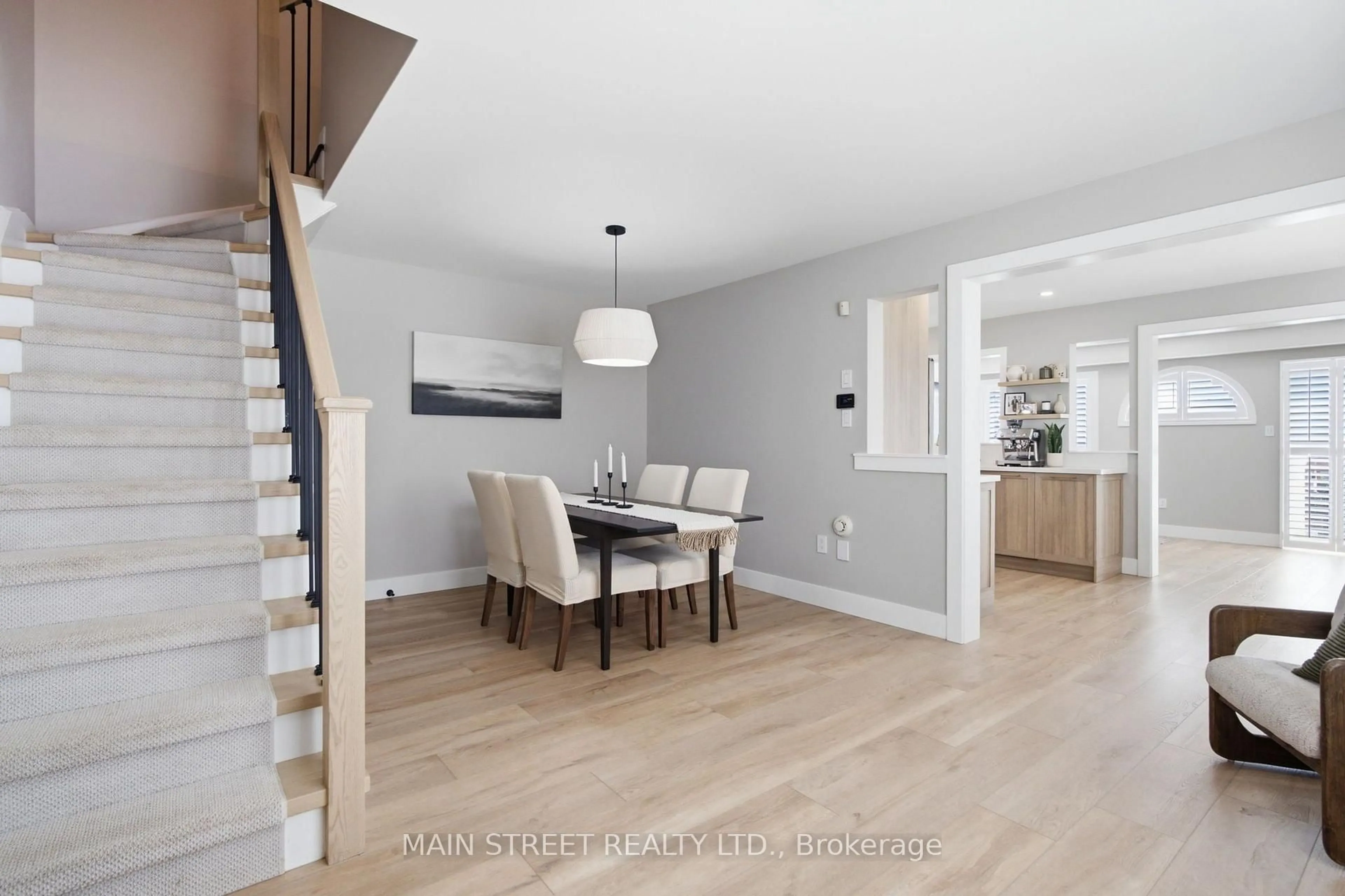 Open concept kitchen, wood/laminate floor for 90 Four Seasons Cres, Newmarket Ontario L9N 0C4