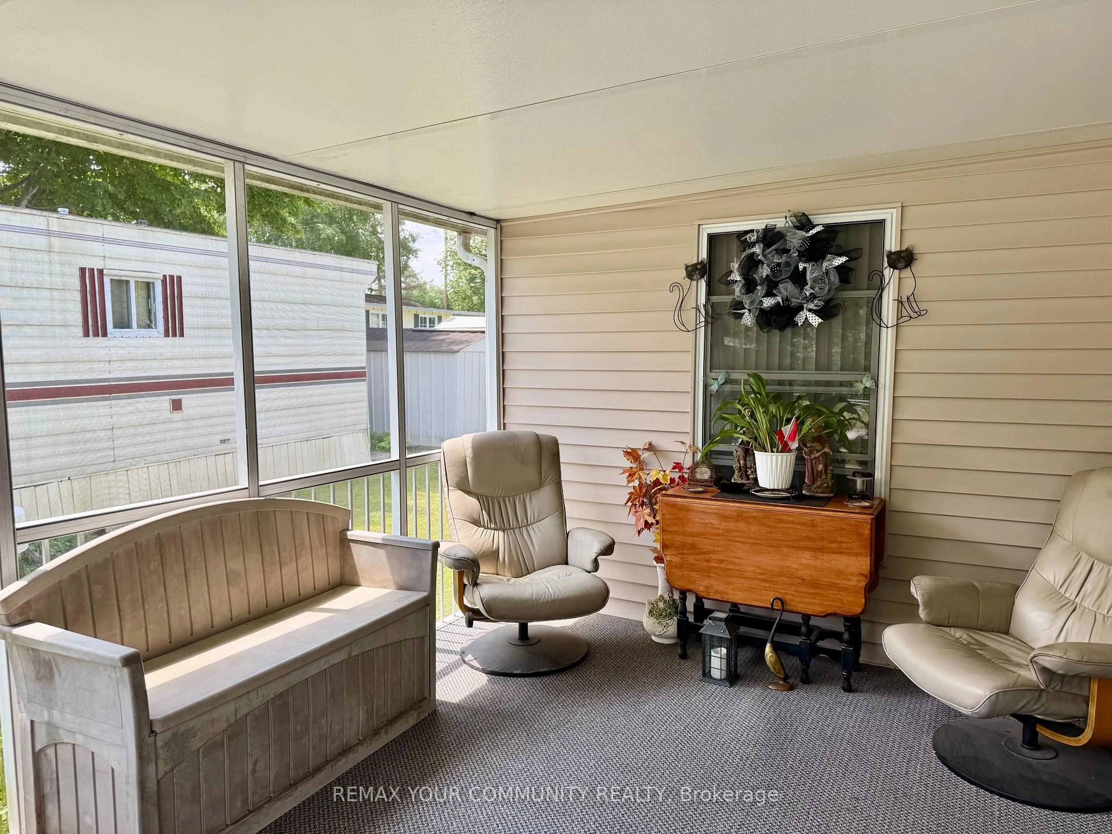 Living room with furniture, unknown for 285 Crydermans 313 Sdrd, Georgina Ontario L0E 1A0
