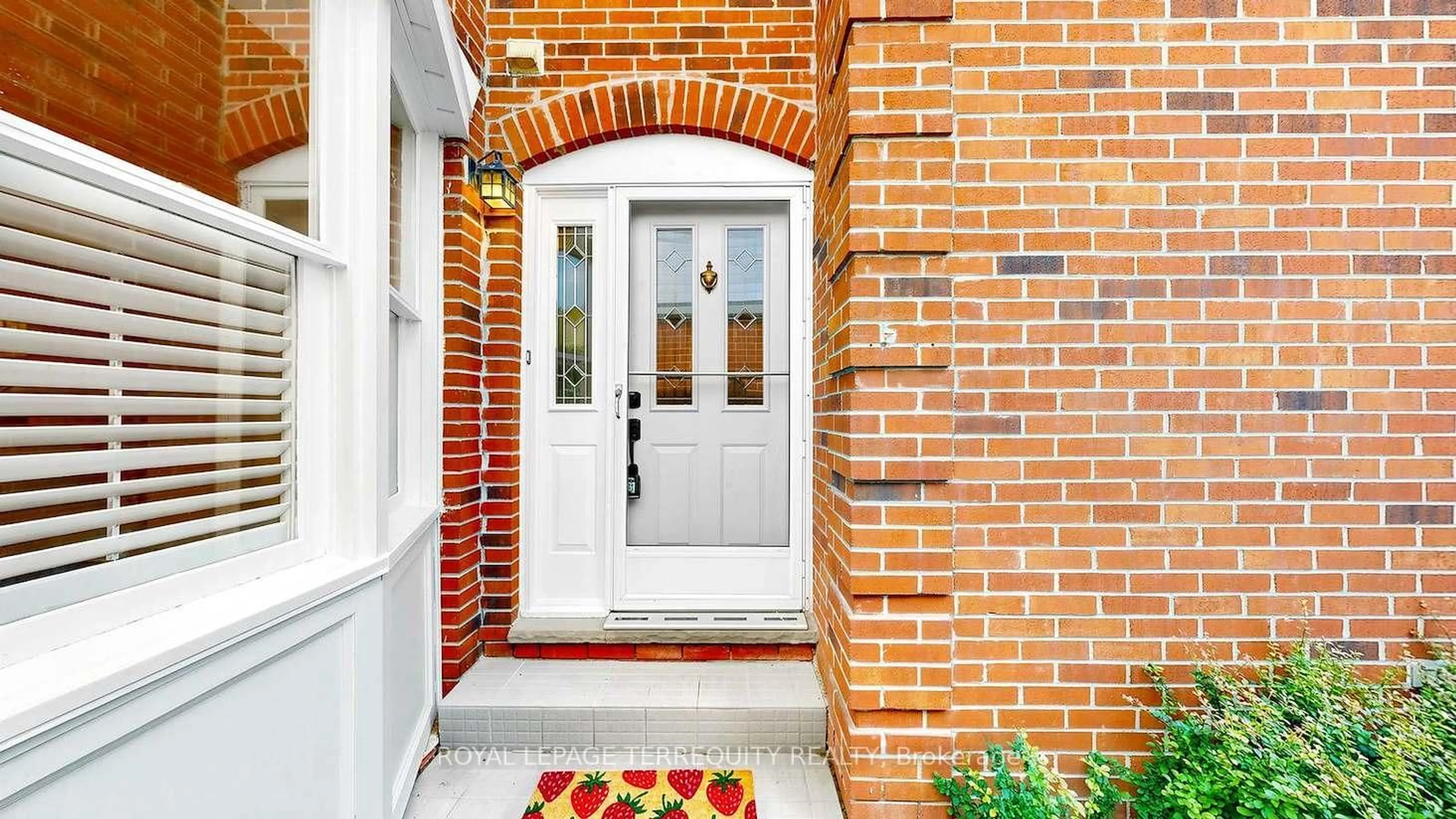 Indoor entryway for 95 Confederation Way ##64, Markham Ontario L3T 5R4
