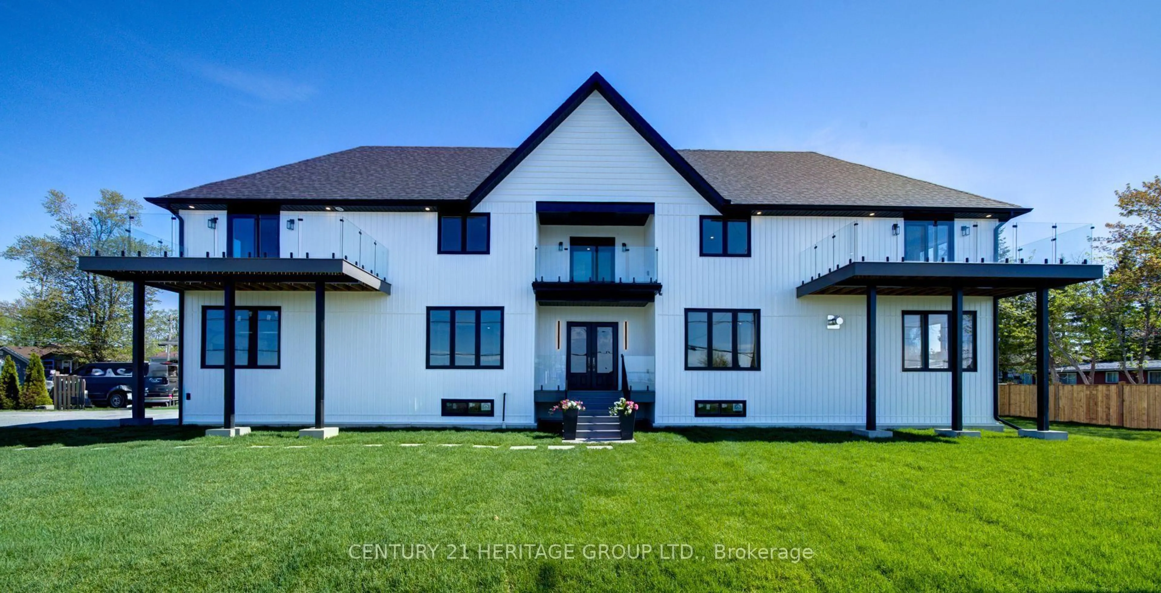 A pic from outside/outdoor area/front of a property/back of a property/a pic from drone, building for 802 Willowview Rd, Georgina Ontario L0E 1S0