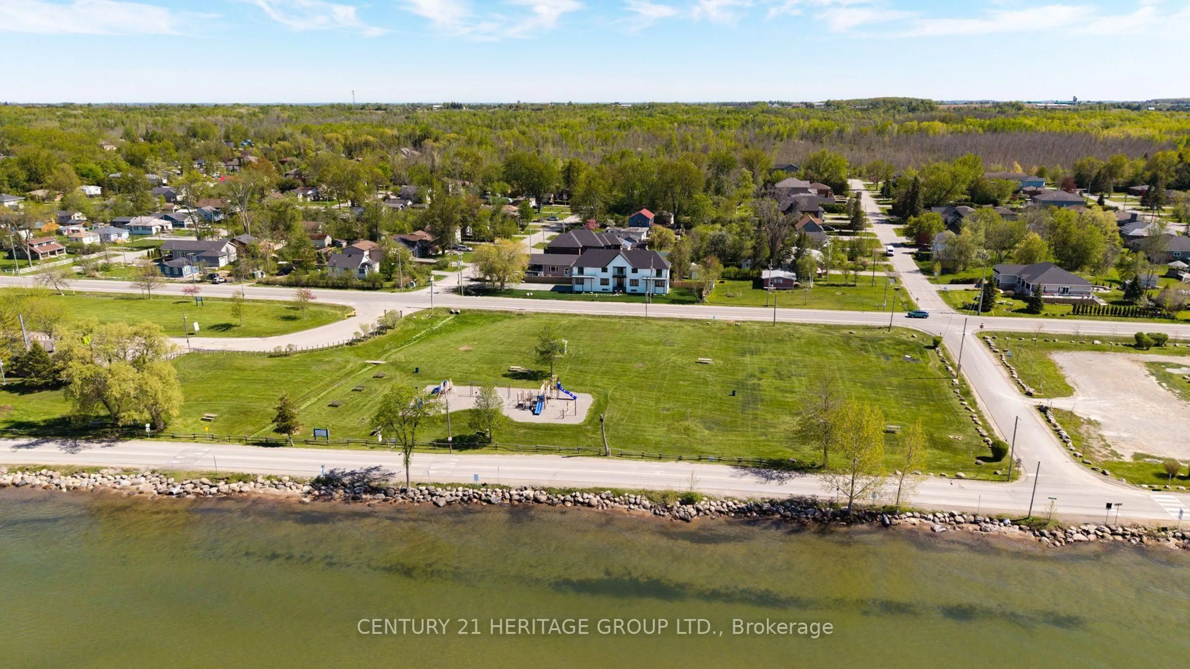 A pic from outside/outdoor area/front of a property/back of a property/a pic from drone, water/lake/river/ocean view for 802 Willowview Rd, Georgina Ontario L0E 1S0