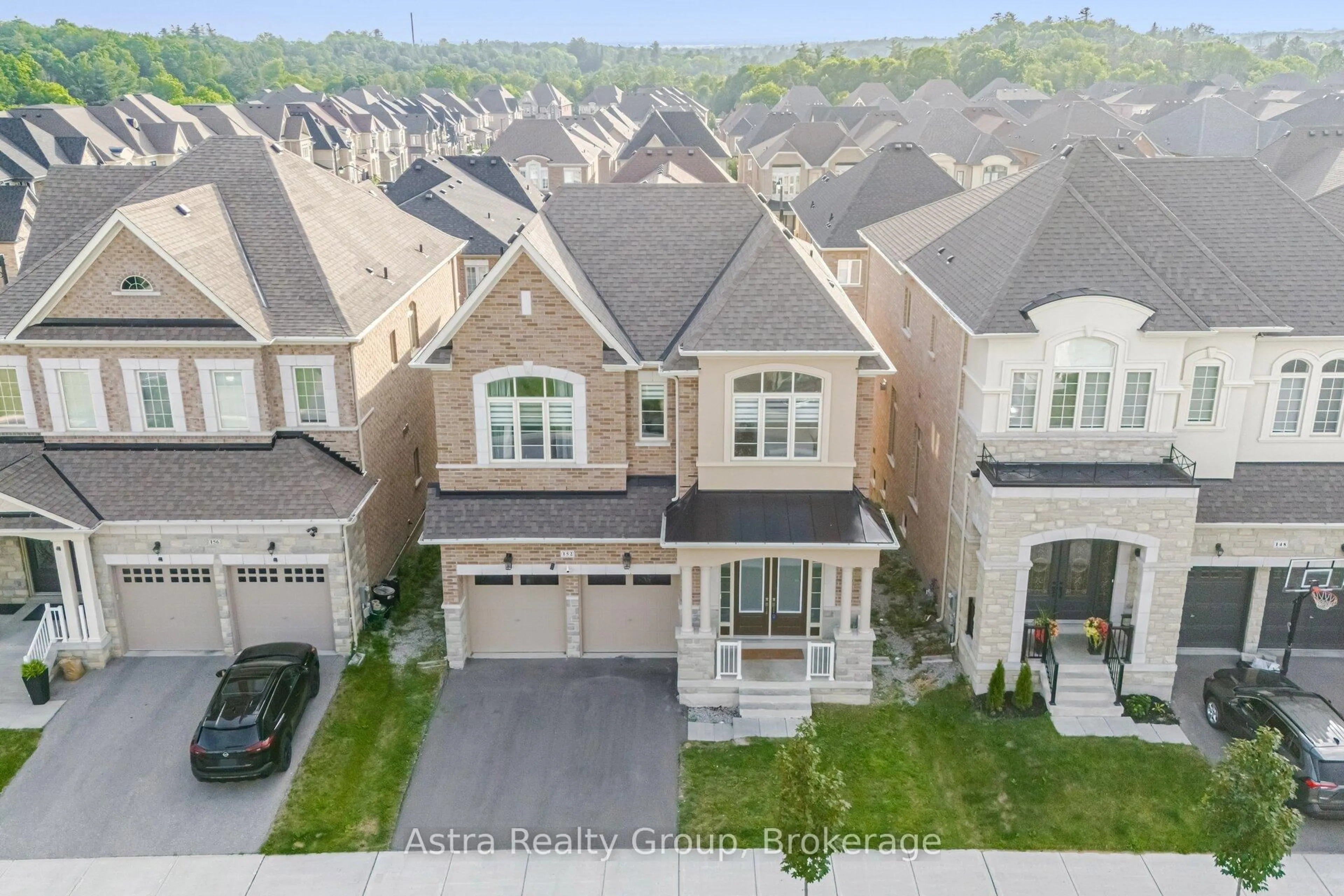 A pic from outside/outdoor area/front of a property/back of a property/a pic from drone, street for 152 Stormont Tr, Vaughan Ontario L4H 4P5