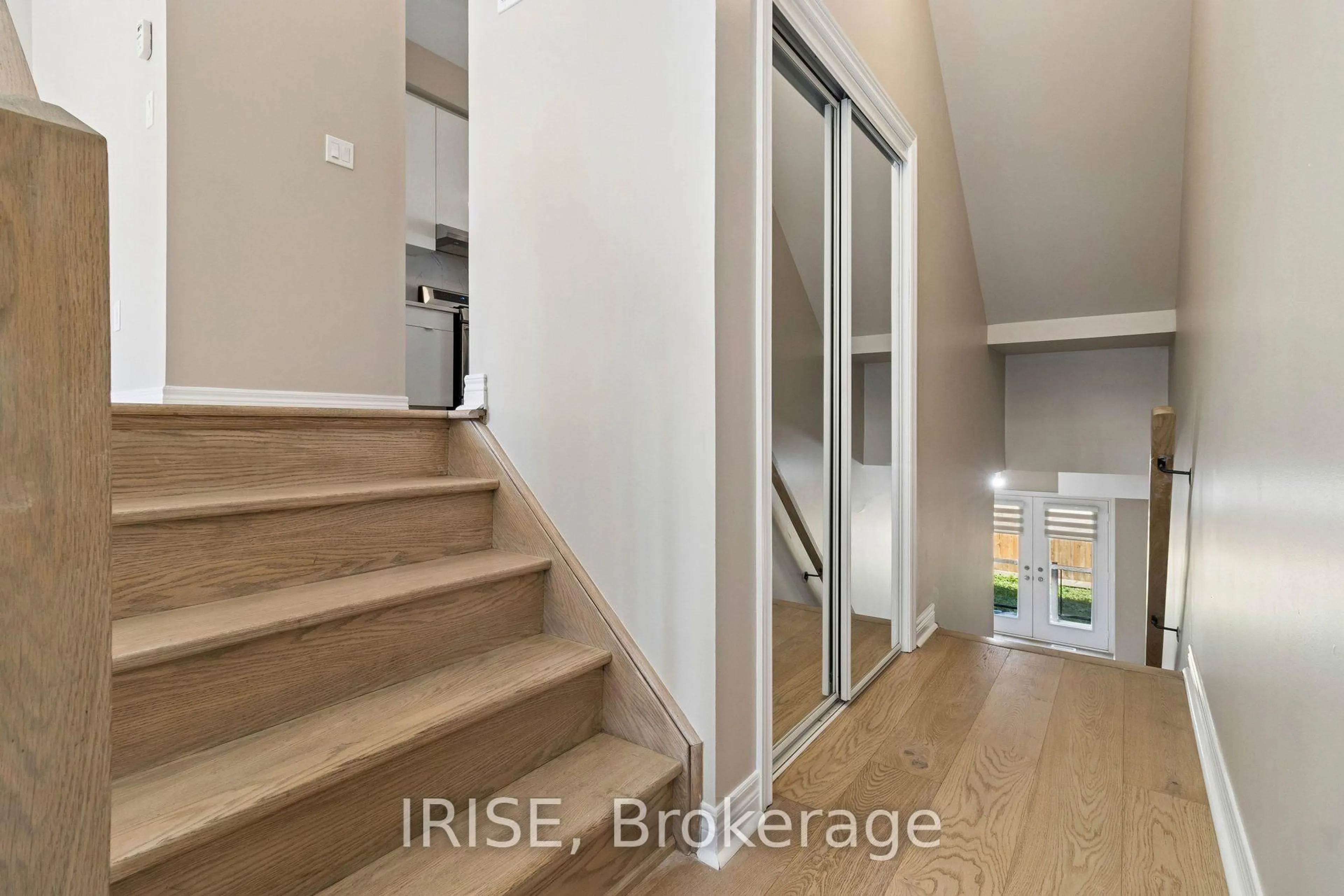 Indoor entryway for 62 Laskin Dr, Vaughan Ontario L6A 5A4