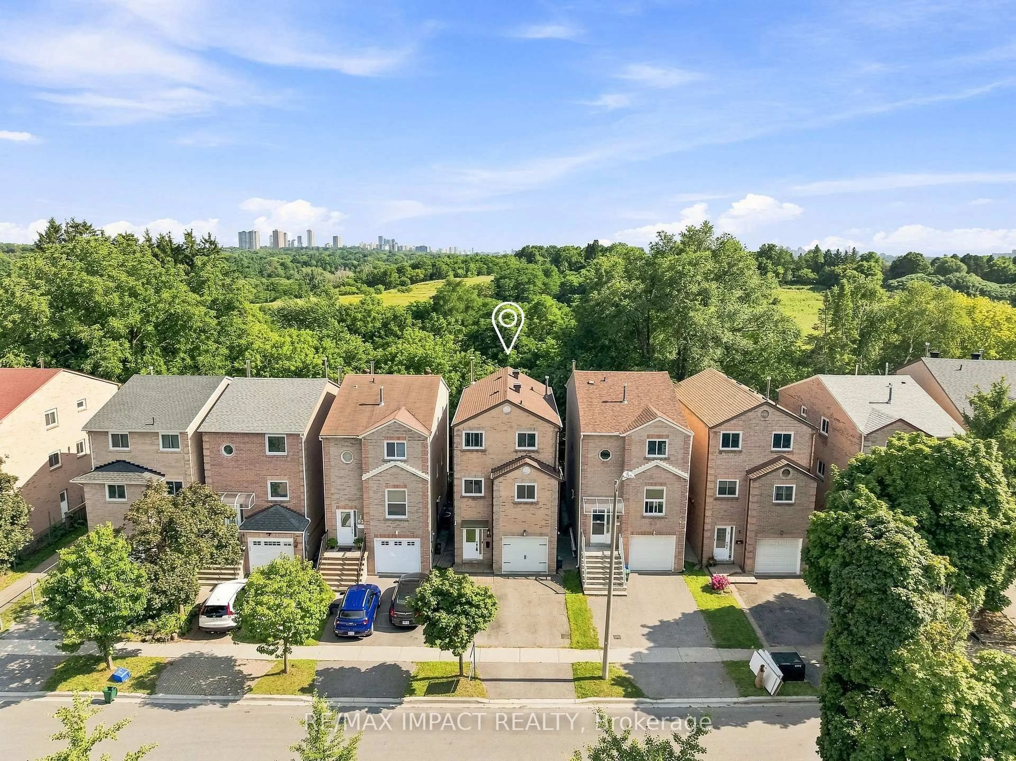 A pic from outside/outdoor area/front of a property/back of a property/a pic from drone, city buildings view from balcony for 60 Cottonwood Crt, Markham Ontario L3T 5X1