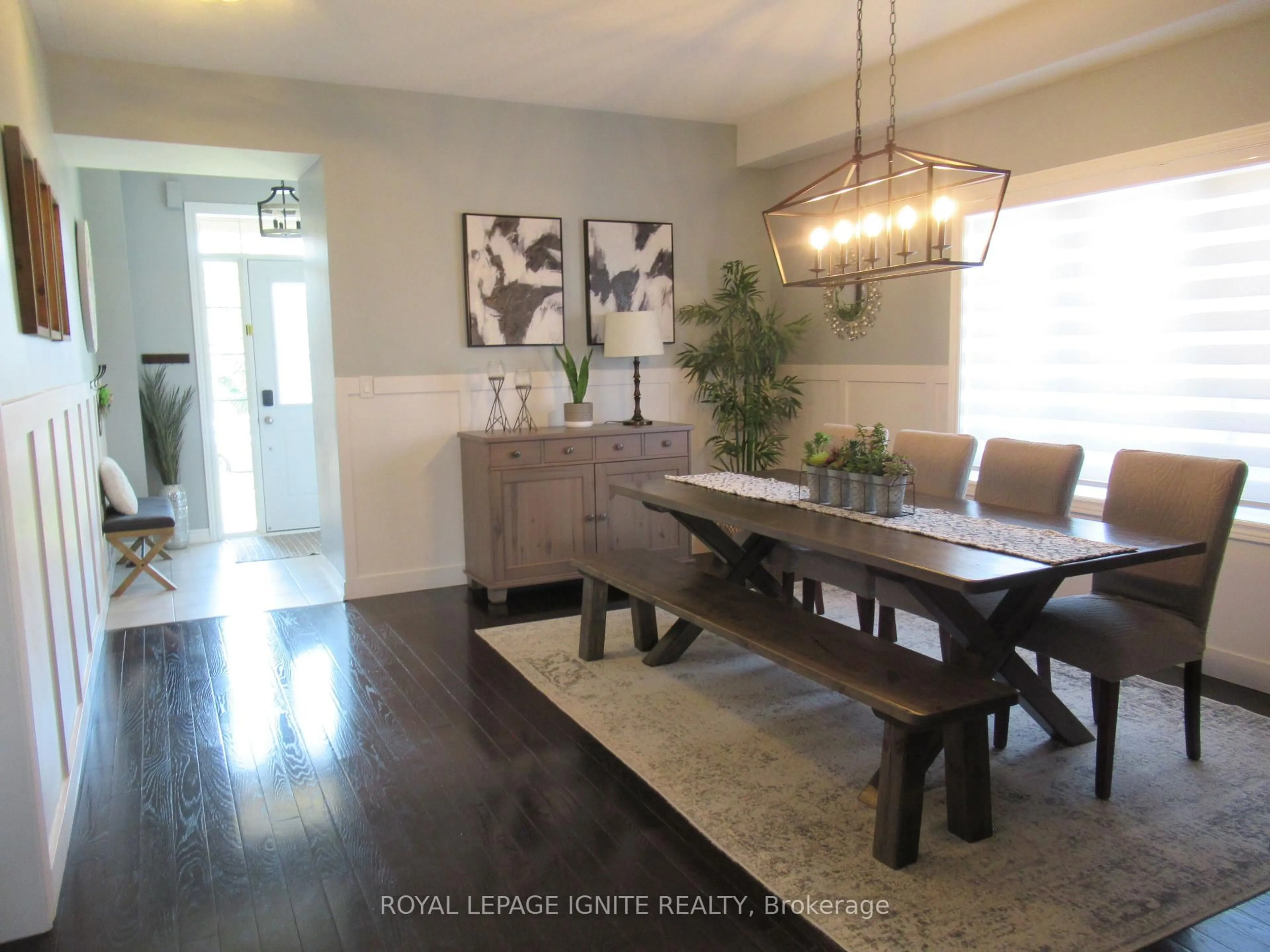Dining room, wood/laminate floor for 170 Gold Park Gate, Essa Ontario L3W 0B4