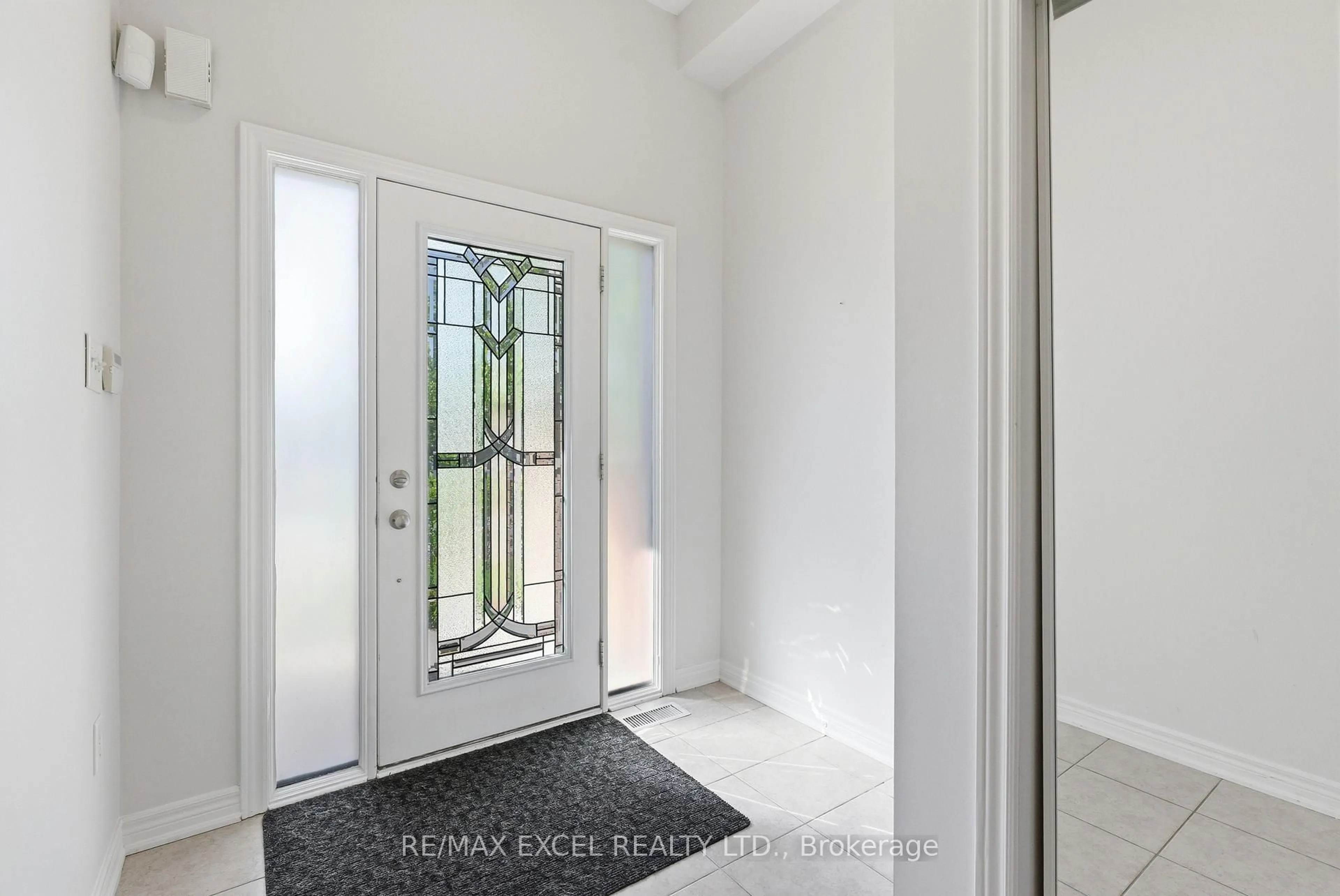 Indoor entryway for 65 Northwest Passage, Whitchurch-Stouffville Ontario L4A 0T2
