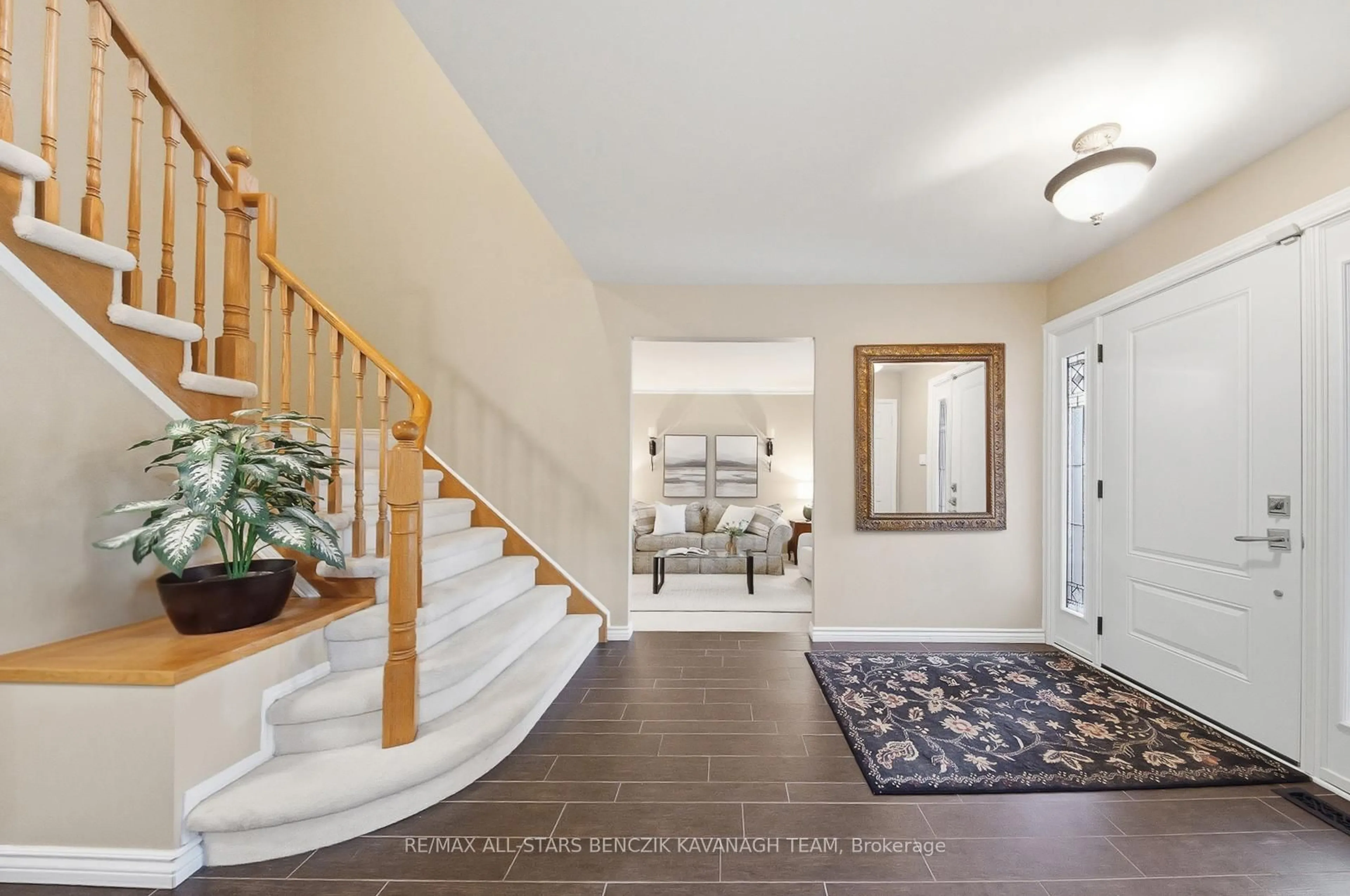 Indoor entryway for 116 Longwater Chse, Markham Ontario L3R 6C4