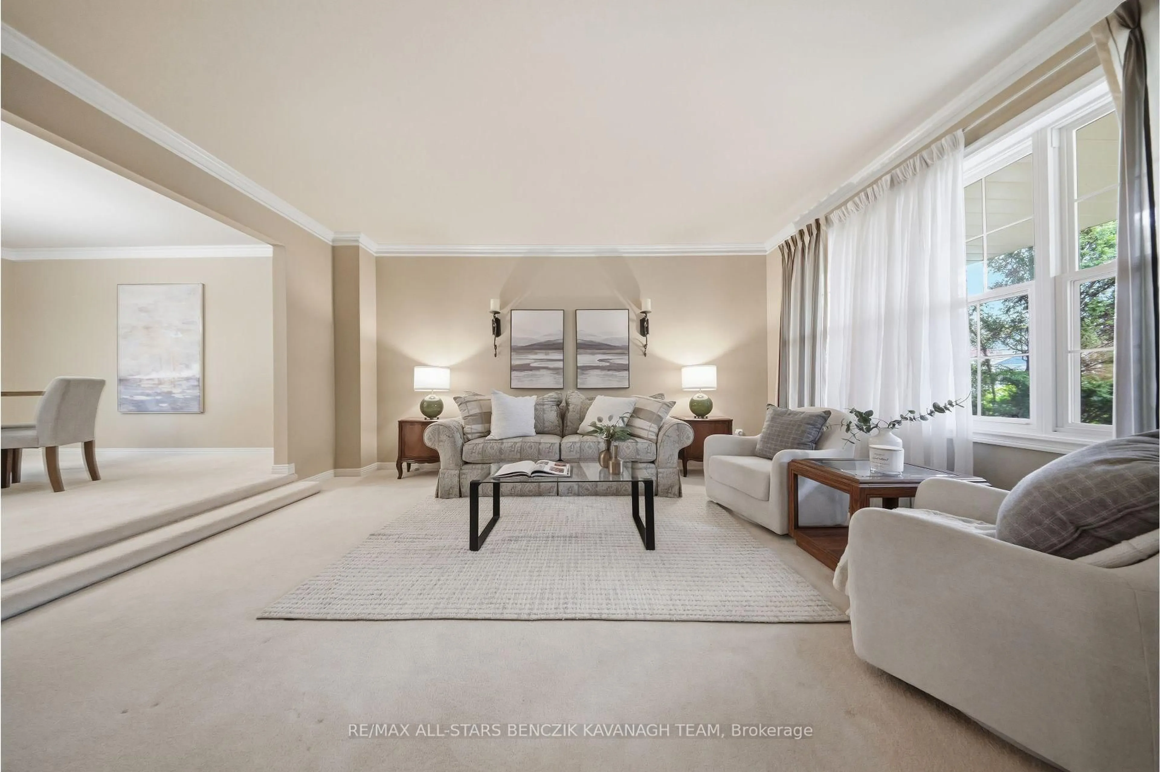 Living room with furniture, carpet floor for 116 Longwater Chse, Markham Ontario L3R 6C4