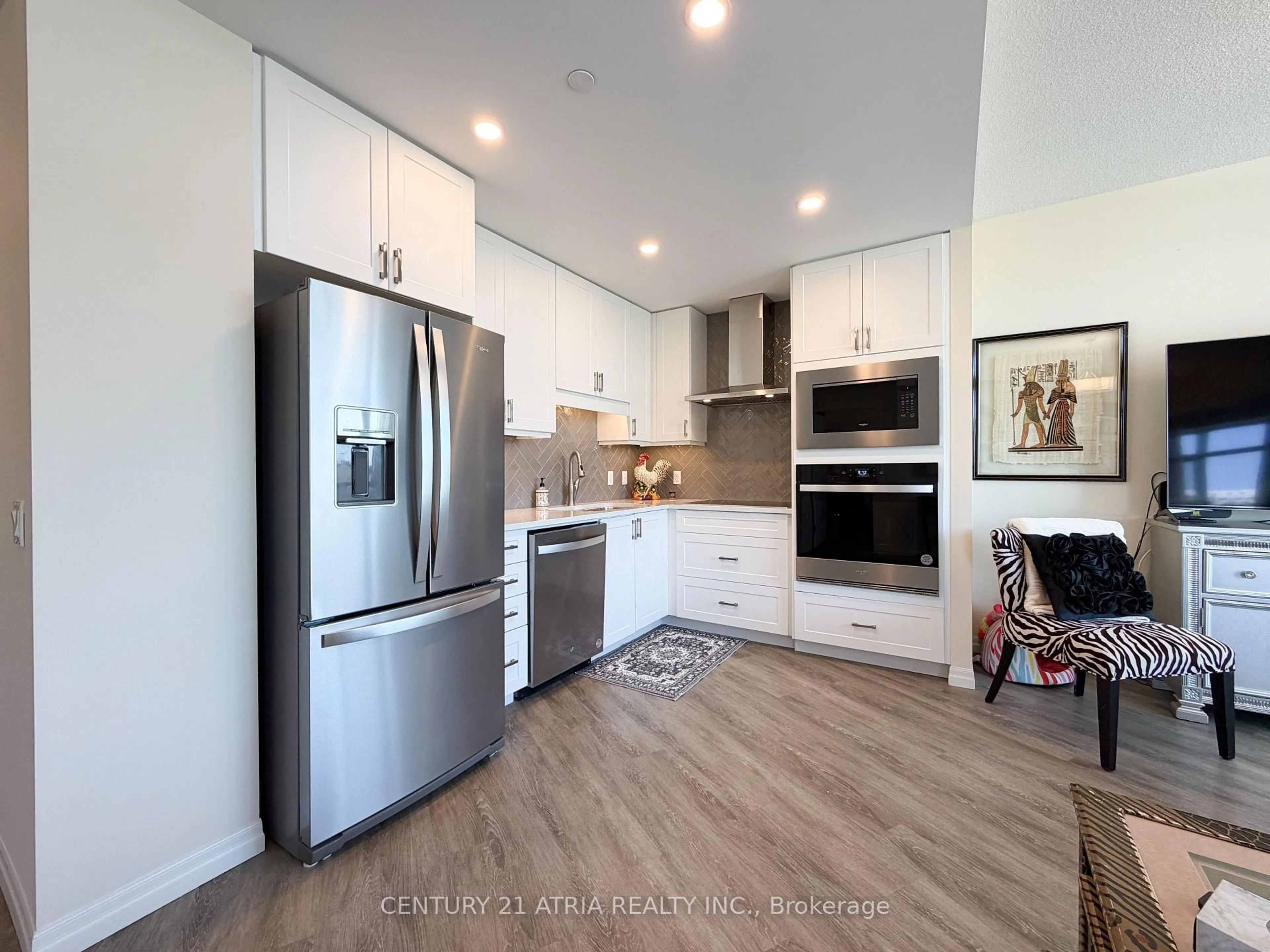 Open concept kitchen, unknown for 460 William Graham Dr #317, Aurora Ontario L4G 1X9