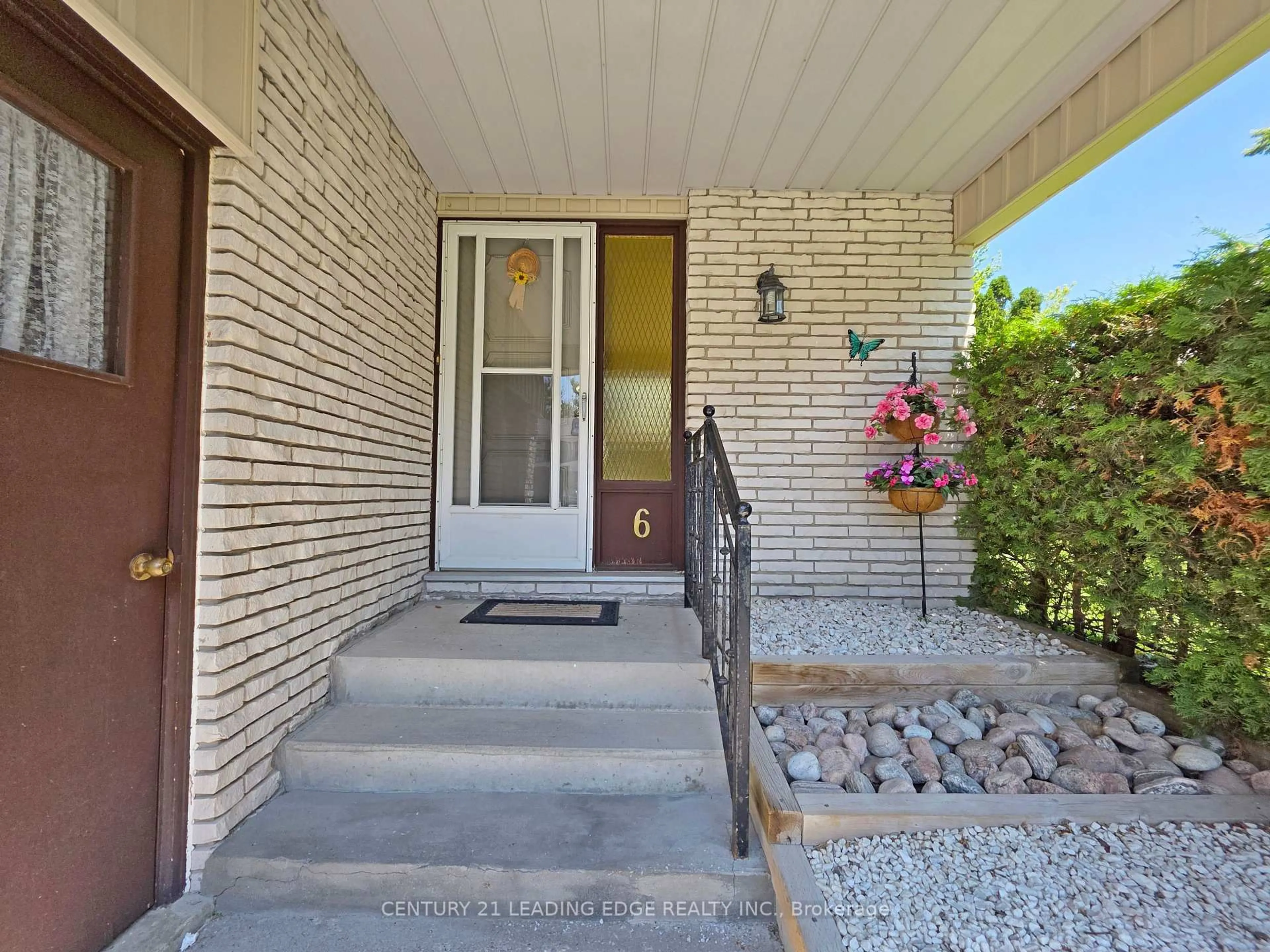 Indoor entryway for 433 May St #6, Brock Ontario L0K 1A0