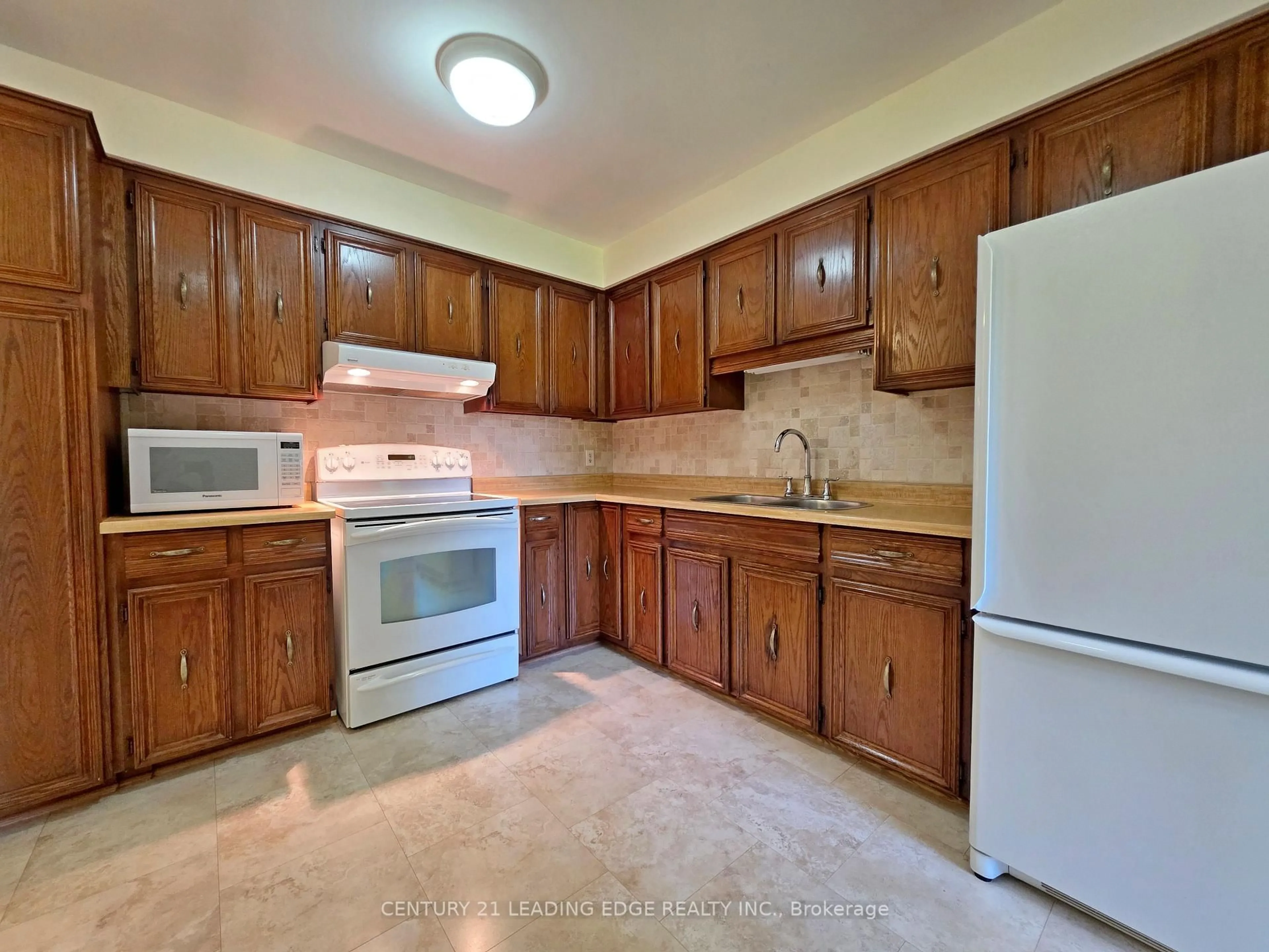 Standard kitchen, unknown for 433 May St #6, Brock Ontario L0K 1A0