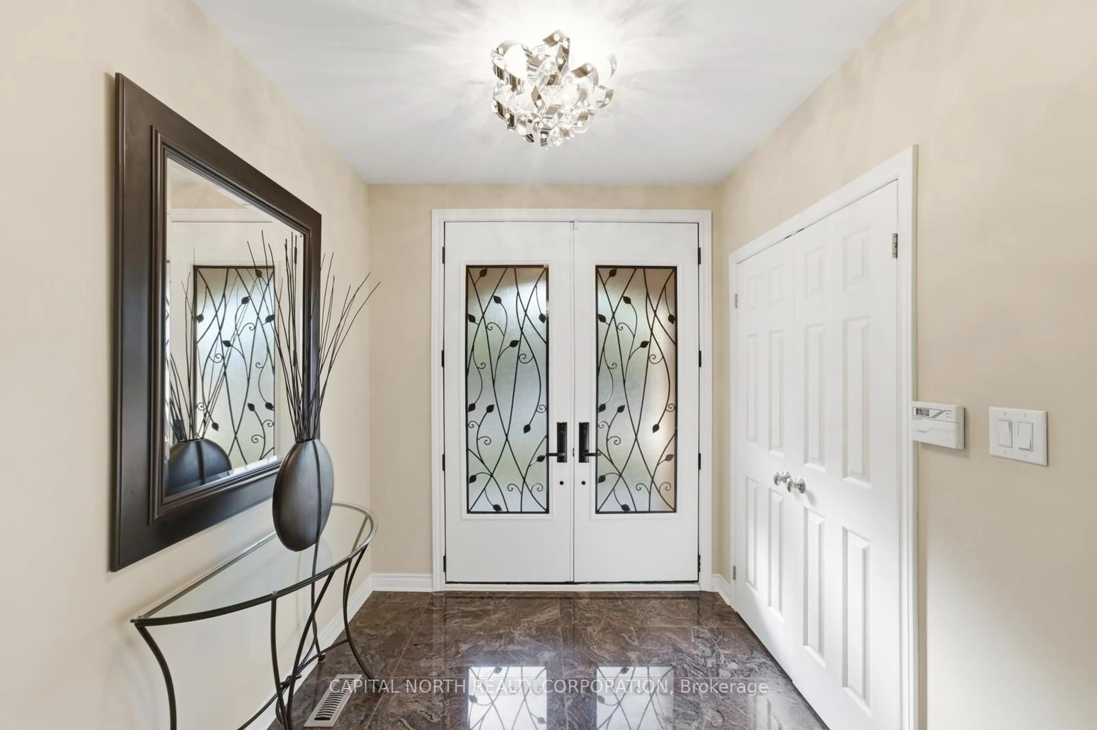 Indoor entryway for 40 Claremont Lane, Vaughan Ontario L4L 9A1