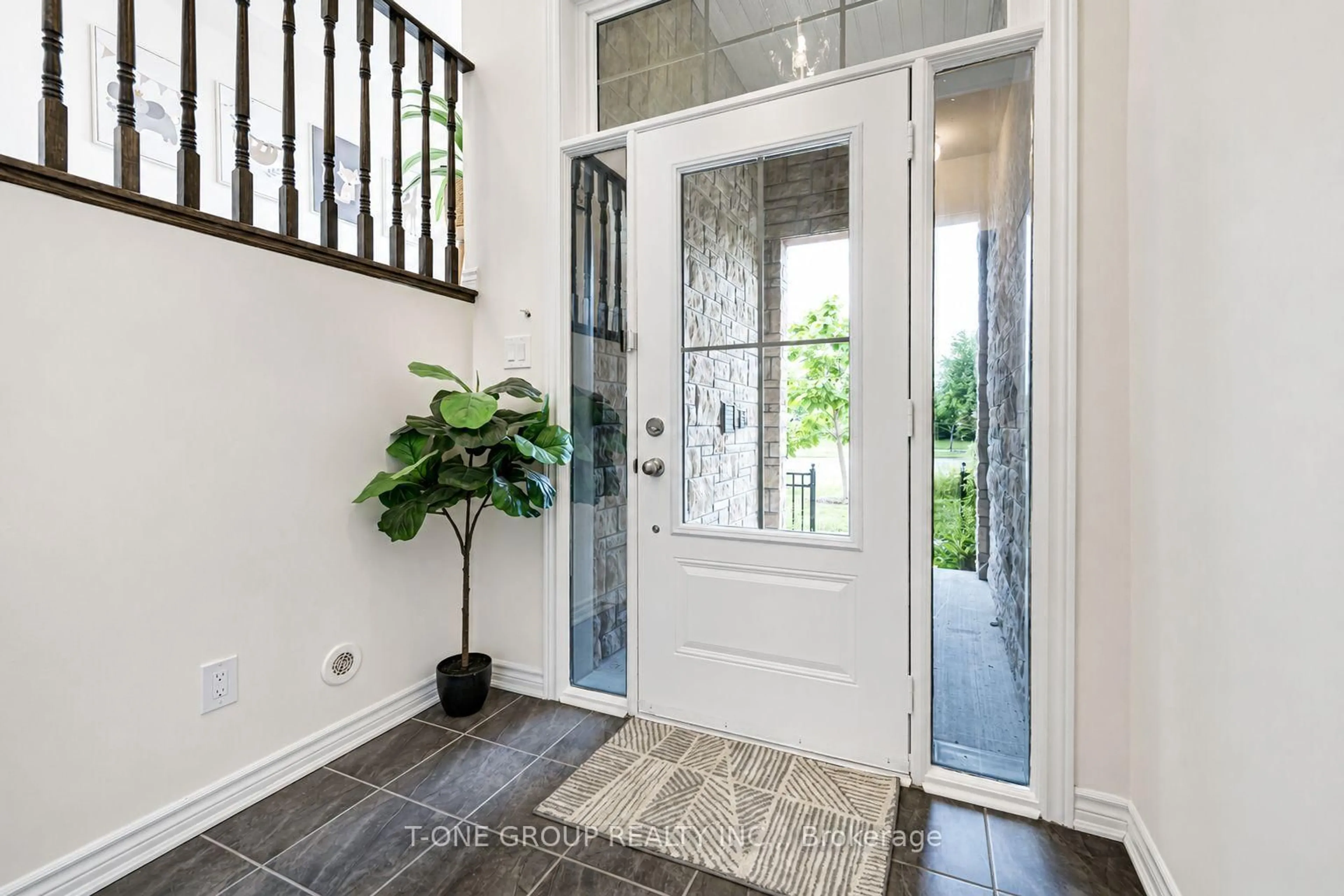 Indoor entryway for 27 Sharbot Lane, Markham Ontario L6E 0S7