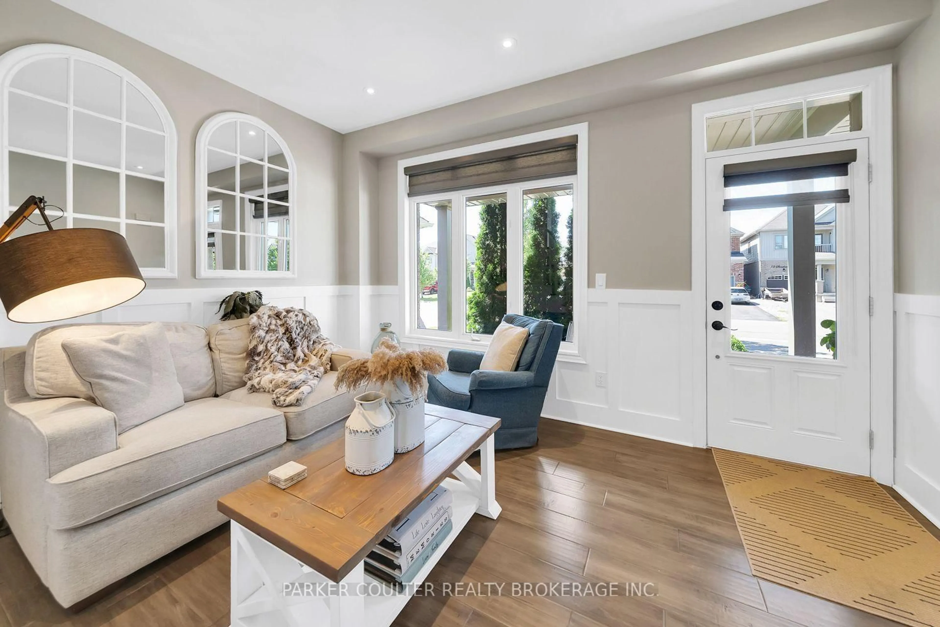 Living room with furniture, unknown for 72 Strachan Tr, New Tecumseth Ontario L0G 1A0