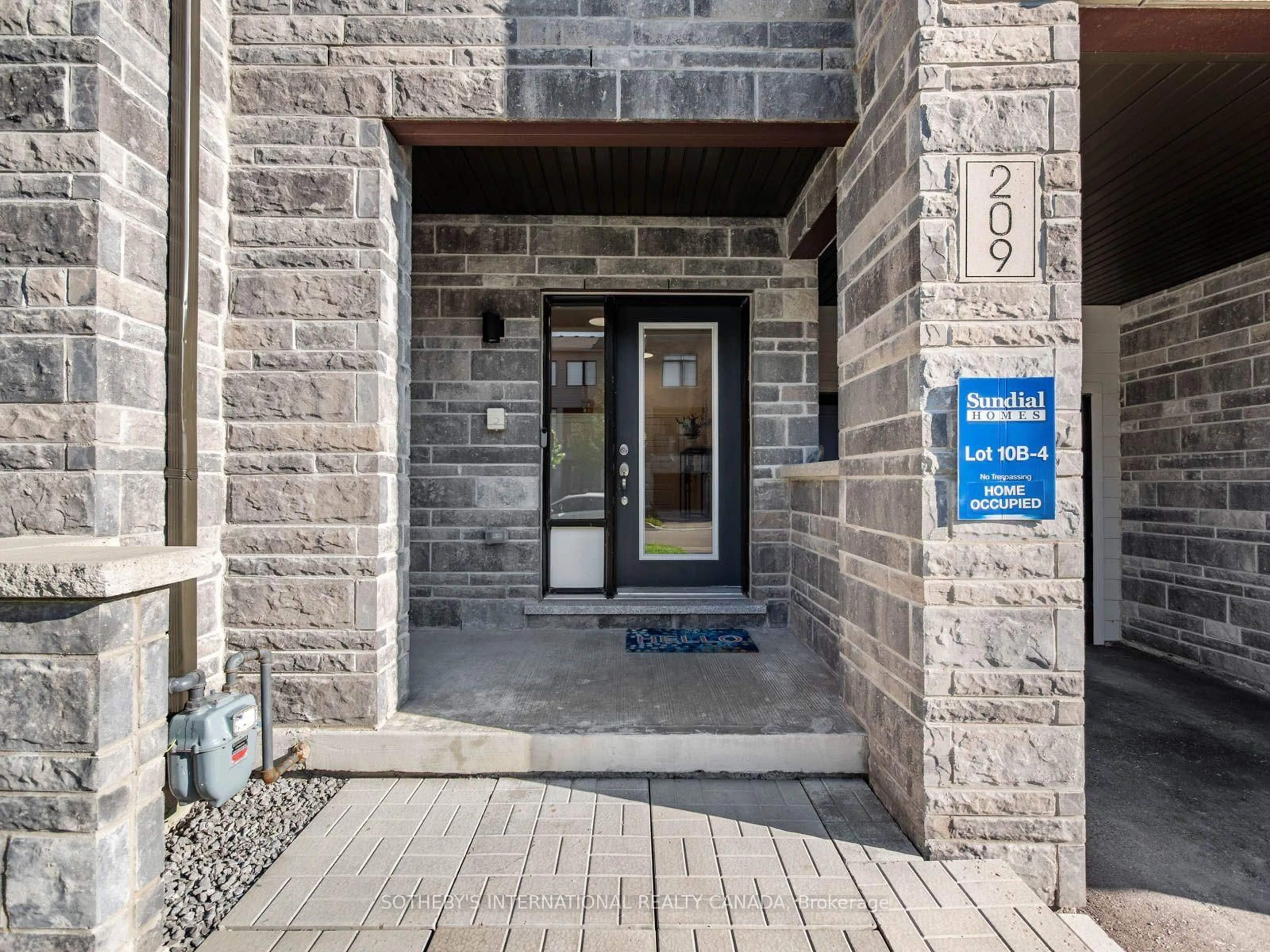 Indoor entryway for 209 Vivant St, Newmarket Ontario L3X 0K7