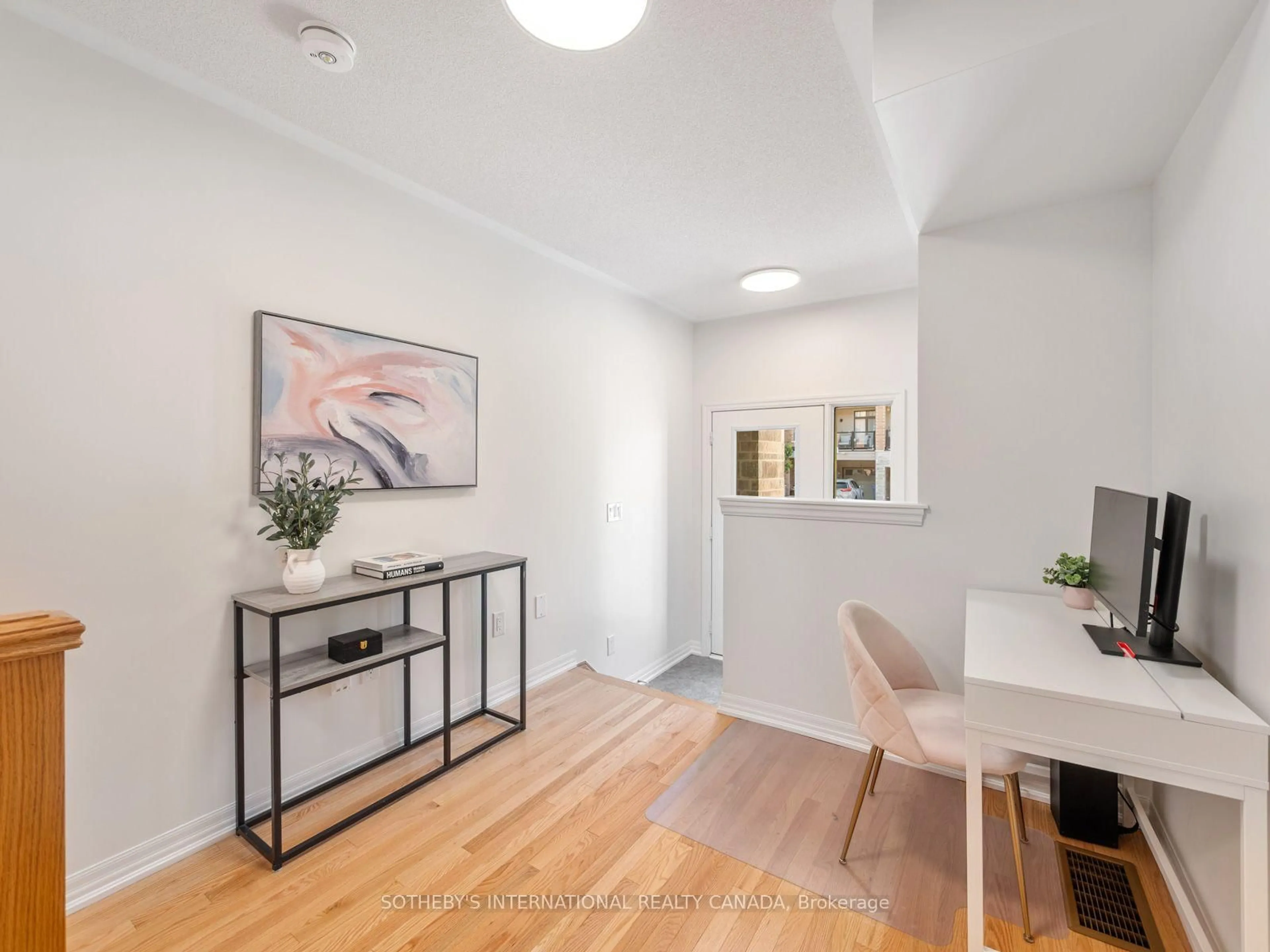 Unknown for 209 Vivant St, Newmarket Ontario L3X 0K7