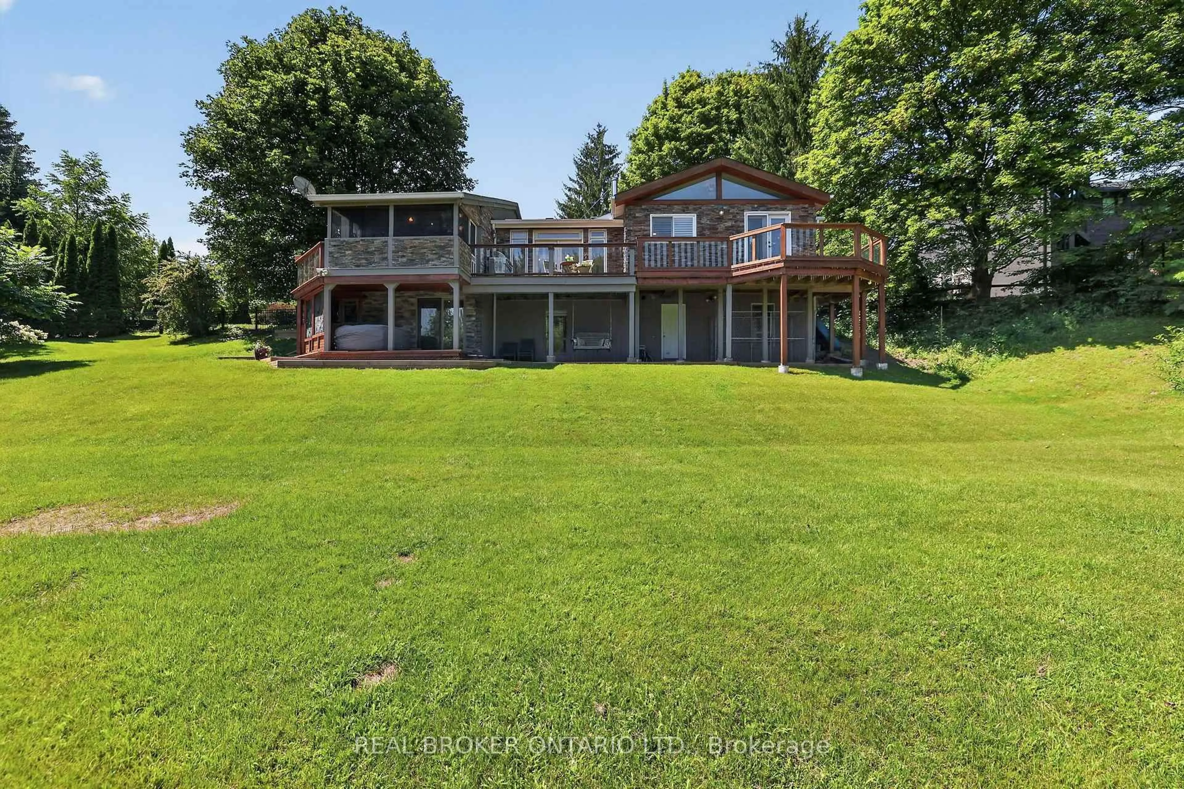 A pic from outside/outdoor area/front of a property/back of a property/a pic from drone, water/lake/river/ocean view for 20417 Centre St, East Gwillimbury Ontario L0G 1M0