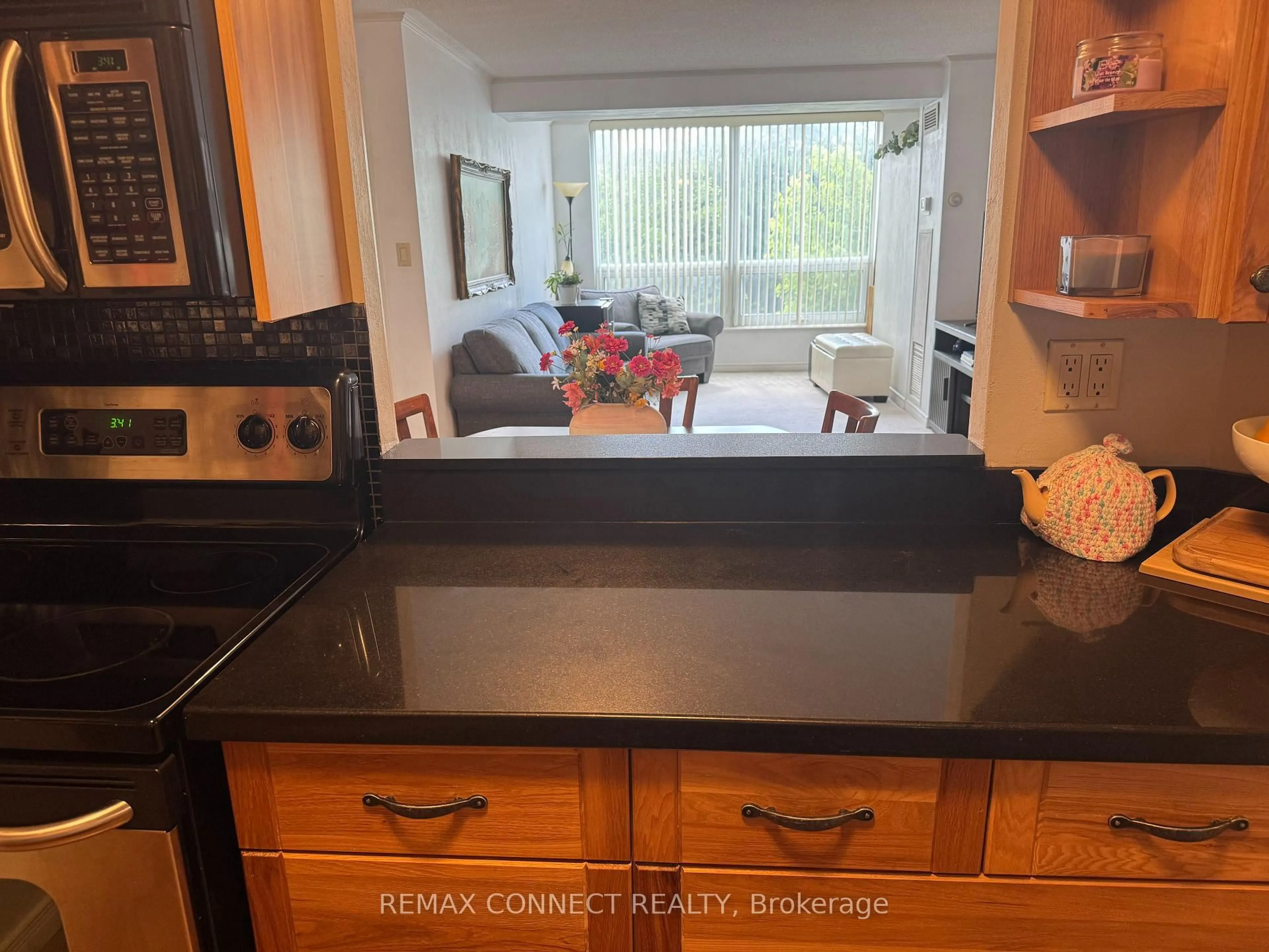 Open concept kitchen, unknown for 326 Major Mackenzie Dr #221, Richmond Hill Ontario L4C 8T4