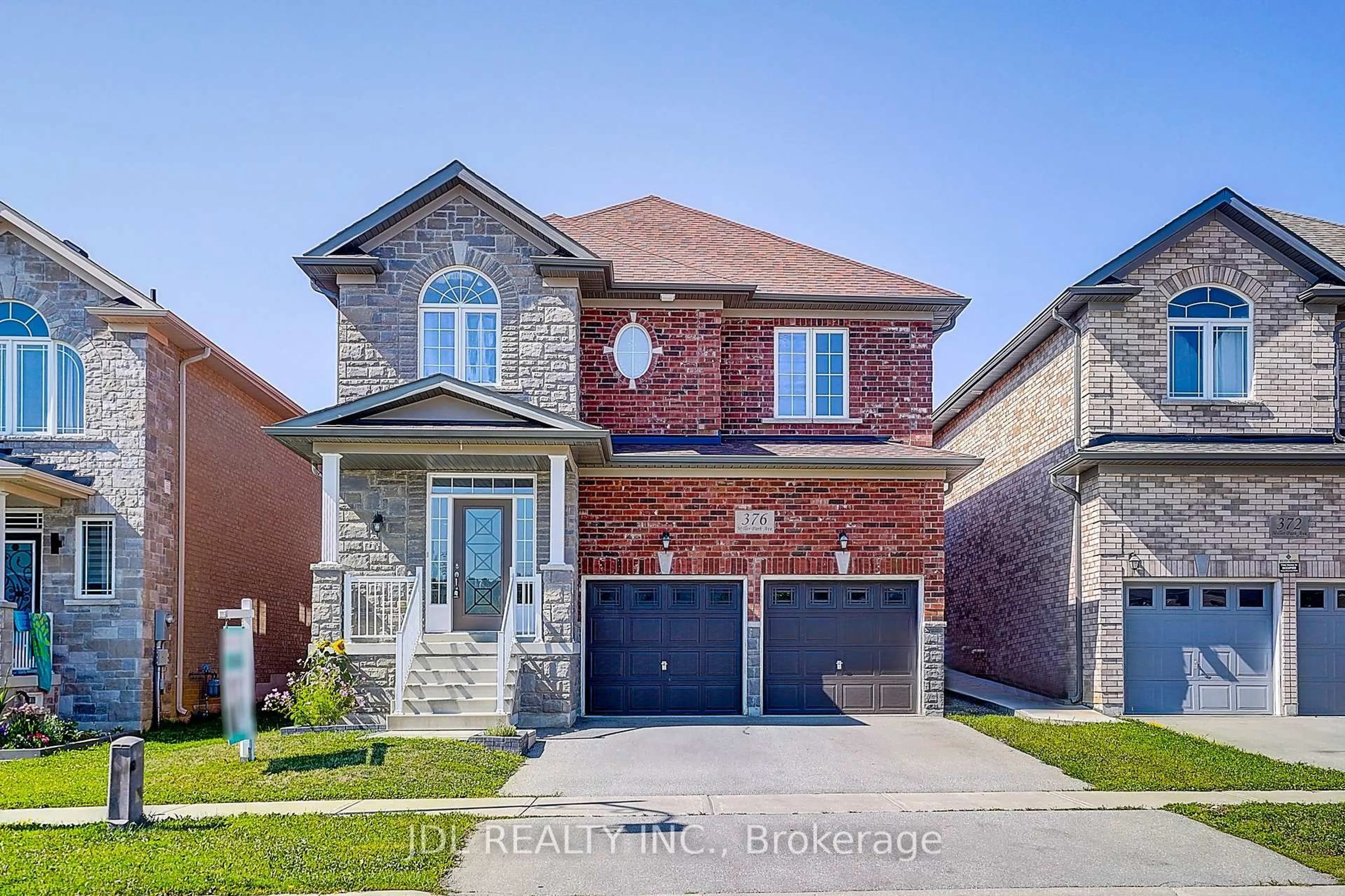 Home with brick exterior material, street for 376 Miller Park Ave, Bradford West Gwillimbury Ontario L3Z 3J2