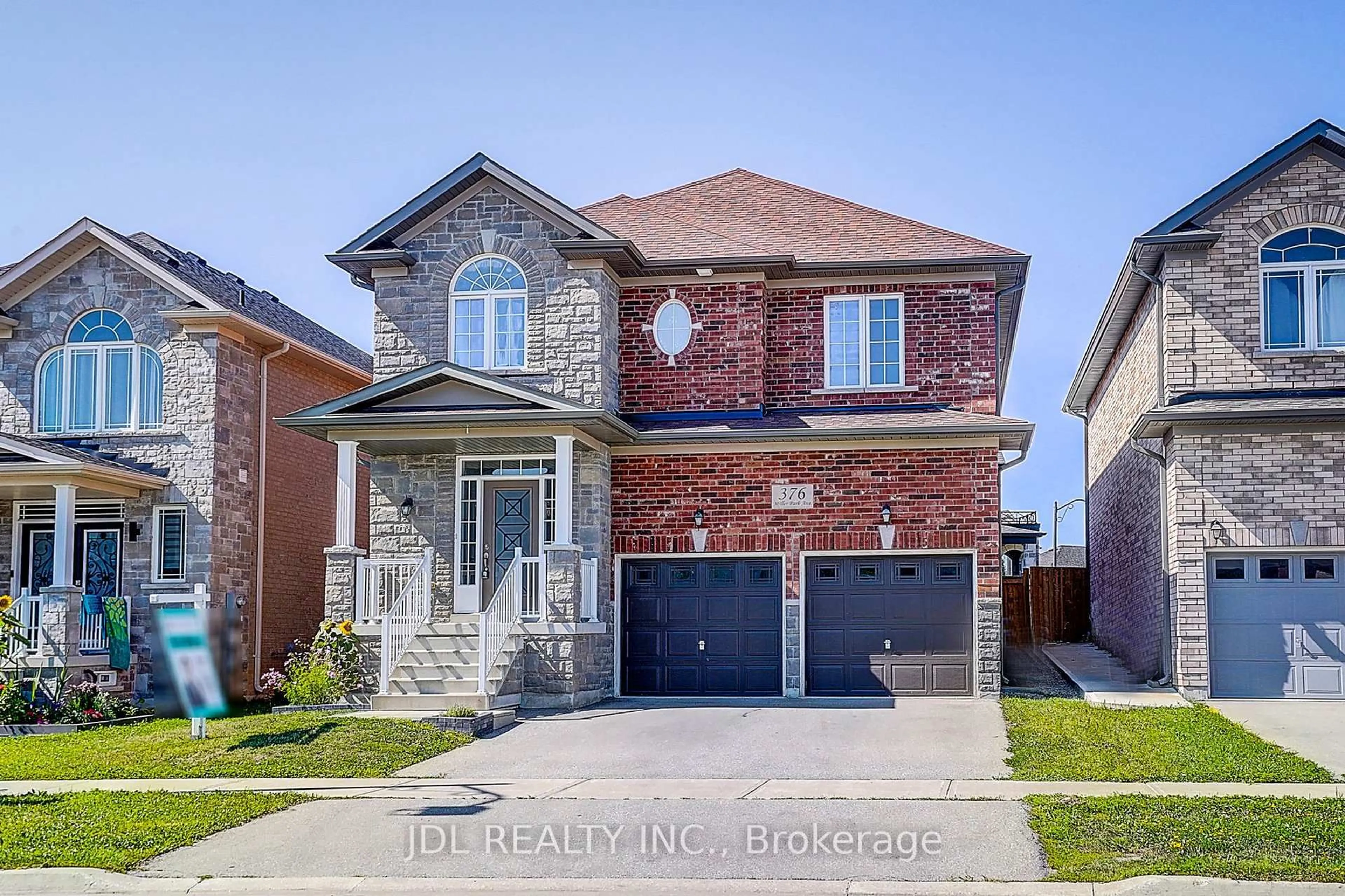 Home with brick exterior material, street for 376 Miller Park Ave, Bradford West Gwillimbury Ontario L3Z 3J2